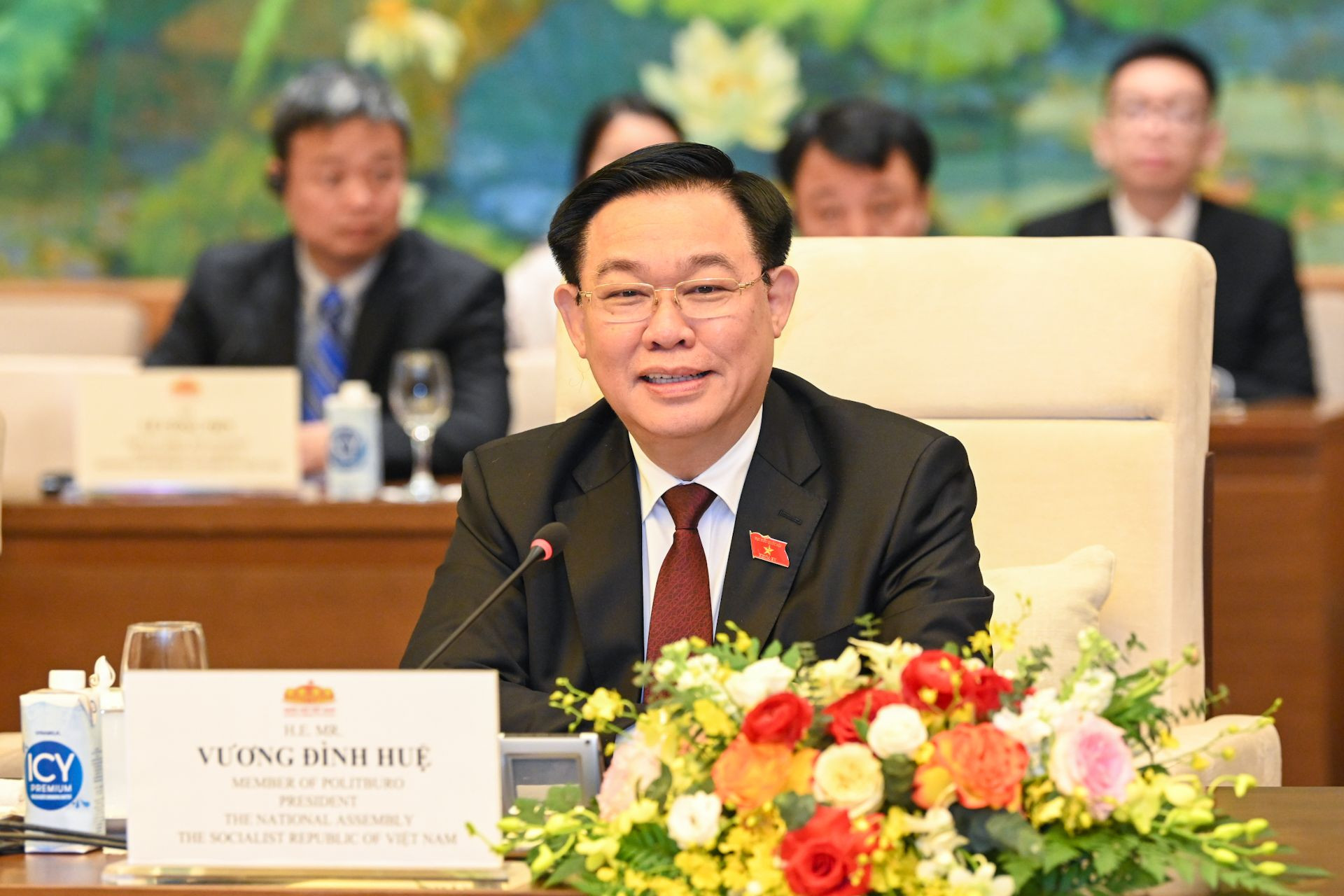 Chủ tịch Quốc hội Vương Đình Huệ phát biểu tại buổi tiếp.