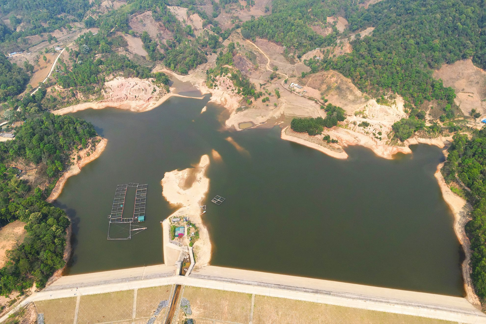 Sau 2 năm thi công, năm 2013 hồ Loọng Luông hoàn thành và đưa vào khai thác, với tổng diện tích lưu vực 1,9km2, dung tích hữu ích hơn 1 triệu m3, cấp nước tưới 150ha đất trồng lúa trên địa bàn, mở ra thời kỳ phát triển nông nghiệp bền vững, ổn định tại xã Mường Phăng. Sau 2 năm thi công, năm 2013 hồ Loọng Luông hoàn thành và đưa vào khai thác, với tổng diện tích lưu vực 1,9km2, dung tích hữu ích hơn 1 triệu m3, cấp nước tưới 150ha đất trồng lúa trên địa bàn, mở ra thời kỳ phát triển nông nghiệp bền vững, ổn định tại xã Mường Phăng.