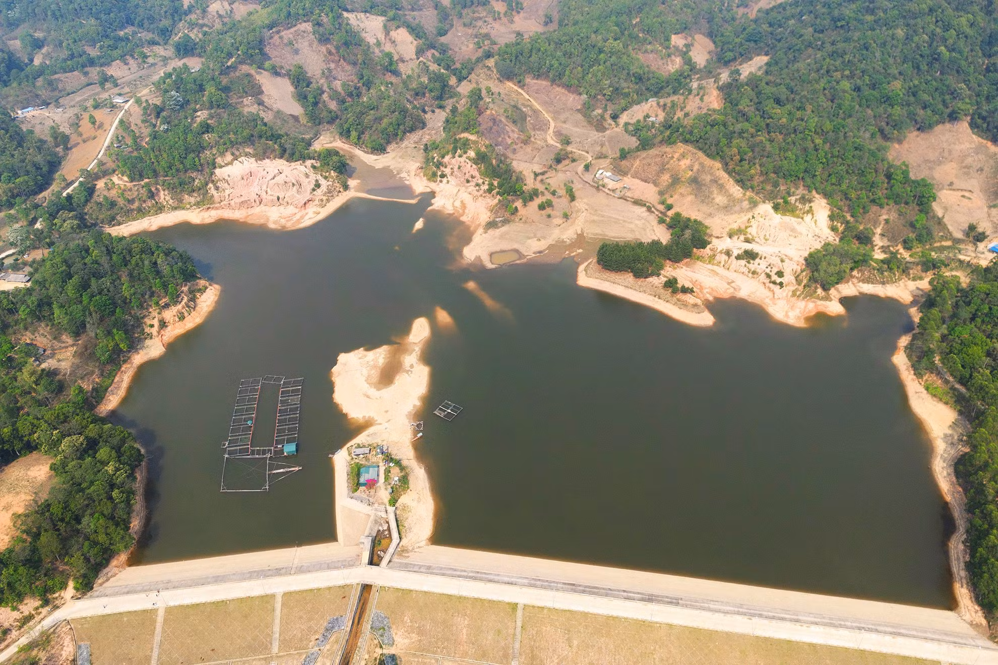 Sau 2 năm thi công, năm 2013 hồ Loọng Luông hoàn thành và đưa vào khai thác, với tổng diện tích lưu vực 1,9km2, dung tích hữu ích hơn 1 triệu m3, cấp nước tưới 150ha đất trồng lúa trên địa bàn, mở ra thời kỳ phát triển nông nghiệp bền vững, ổn định tại xã Mường Phăng.