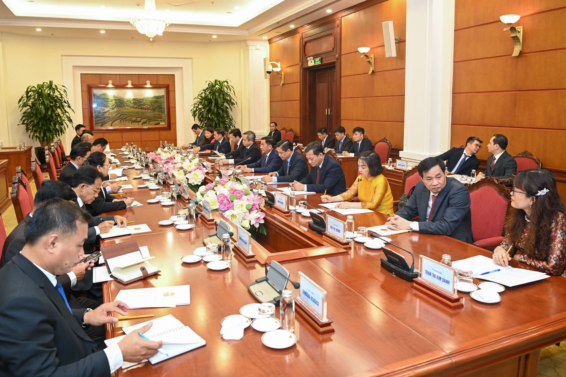 Quang cảnh buổi hội đàm tại Trụ sở Trung ương Đảng.