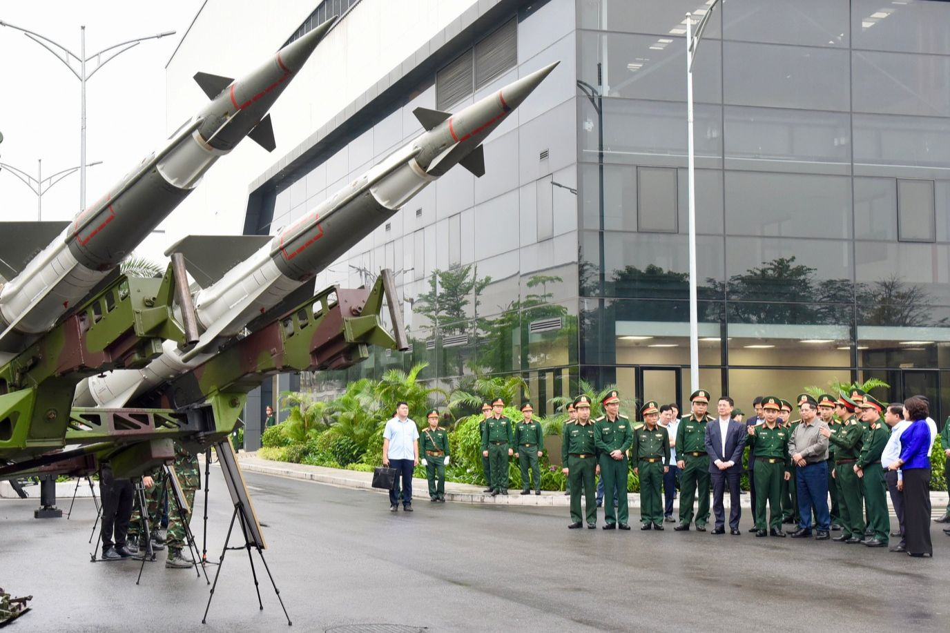 Thủ tướng Phạm Minh Chính thăm và làm việc với Tập đoàn Công nghiệp-Viễn thông Quân đội (Viettel). Thủ tướng Phạm Minh Chính thăm và làm việc với Tập đoàn Công nghiệp-Viễn thông Quân đội (Viettel).