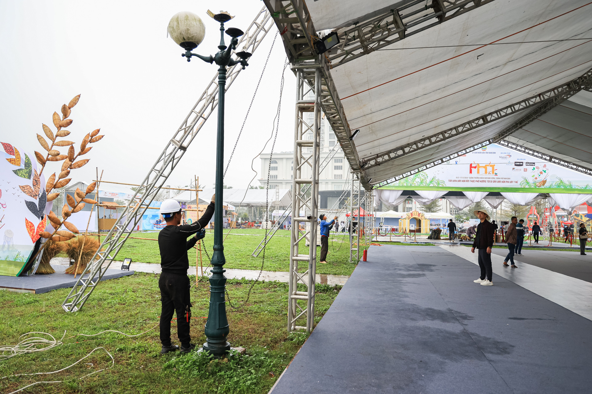 Không gian diễn ra sự kiện là khu vực quảng trường Khách sạn Nam Cường (thành phố Nam Định) với diện tích khoảng 4.600m².