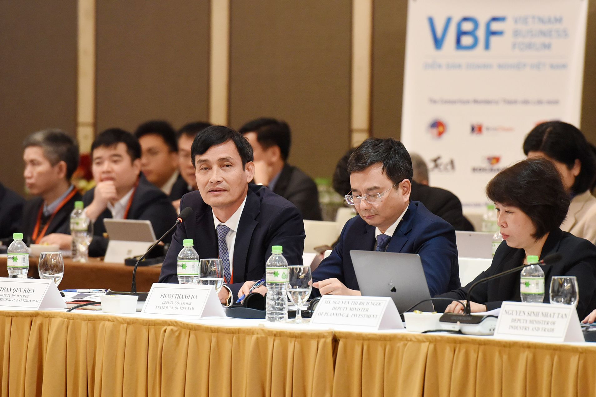 Thứ trưởng Tài nguyên và Môi trường Trần Quý Kiên phát biểu.