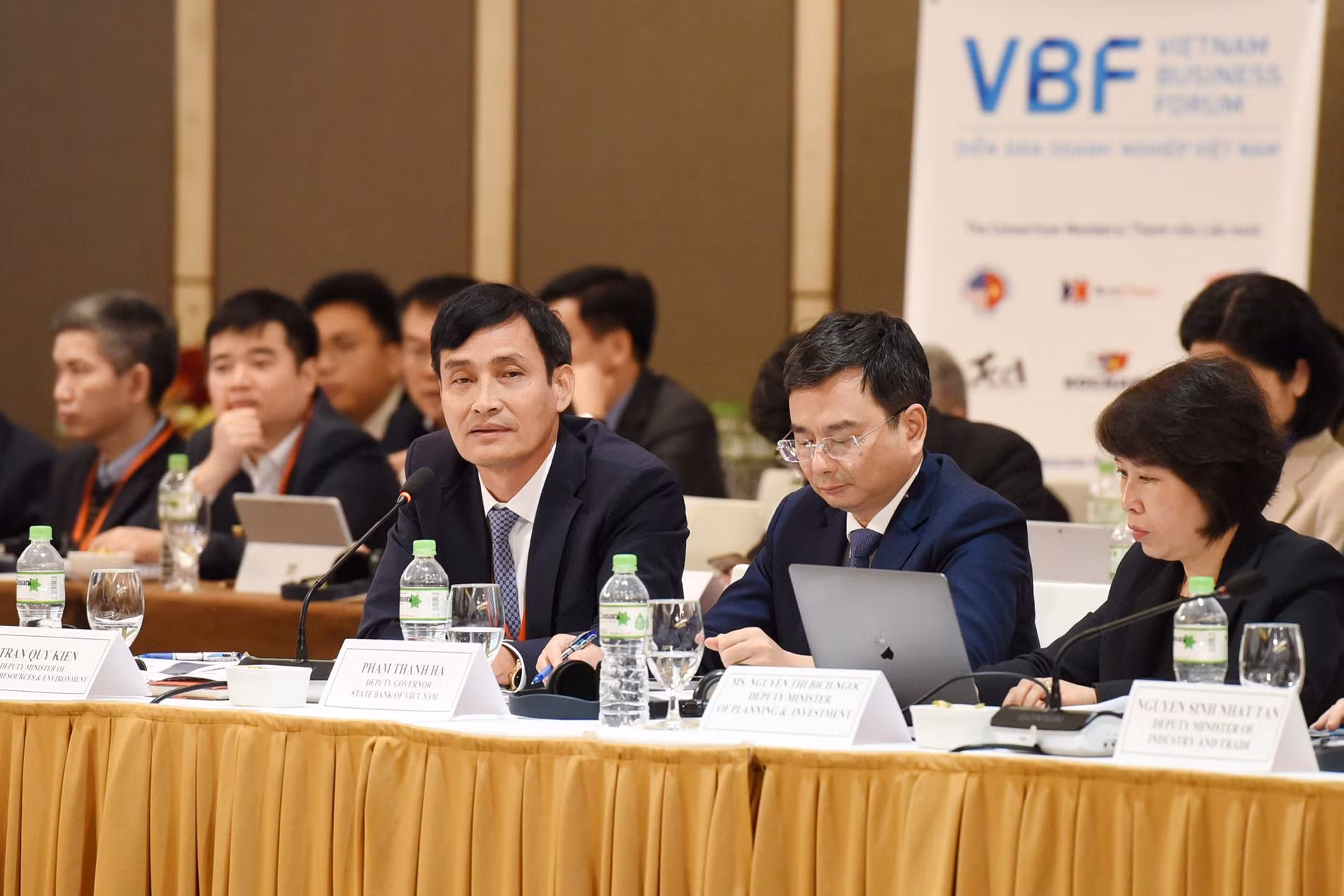 Thứ trưởng Tài nguyên và Môi trường Trần Quý Kiên phát biểu.