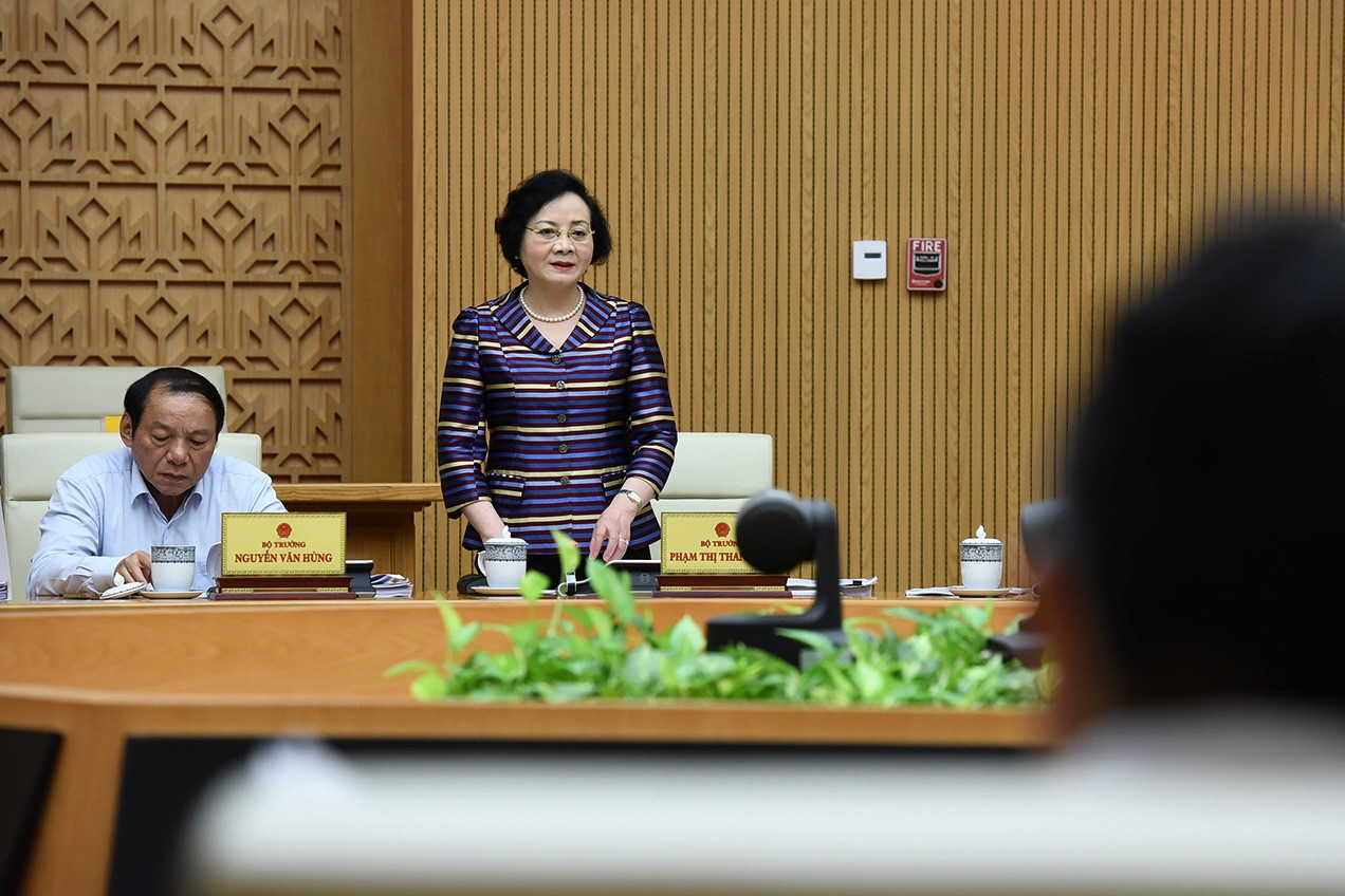 Bộ trưởng Nội vụ Phạm Thị Thanh Trà phát biểu ý kiến tại phiên họp.