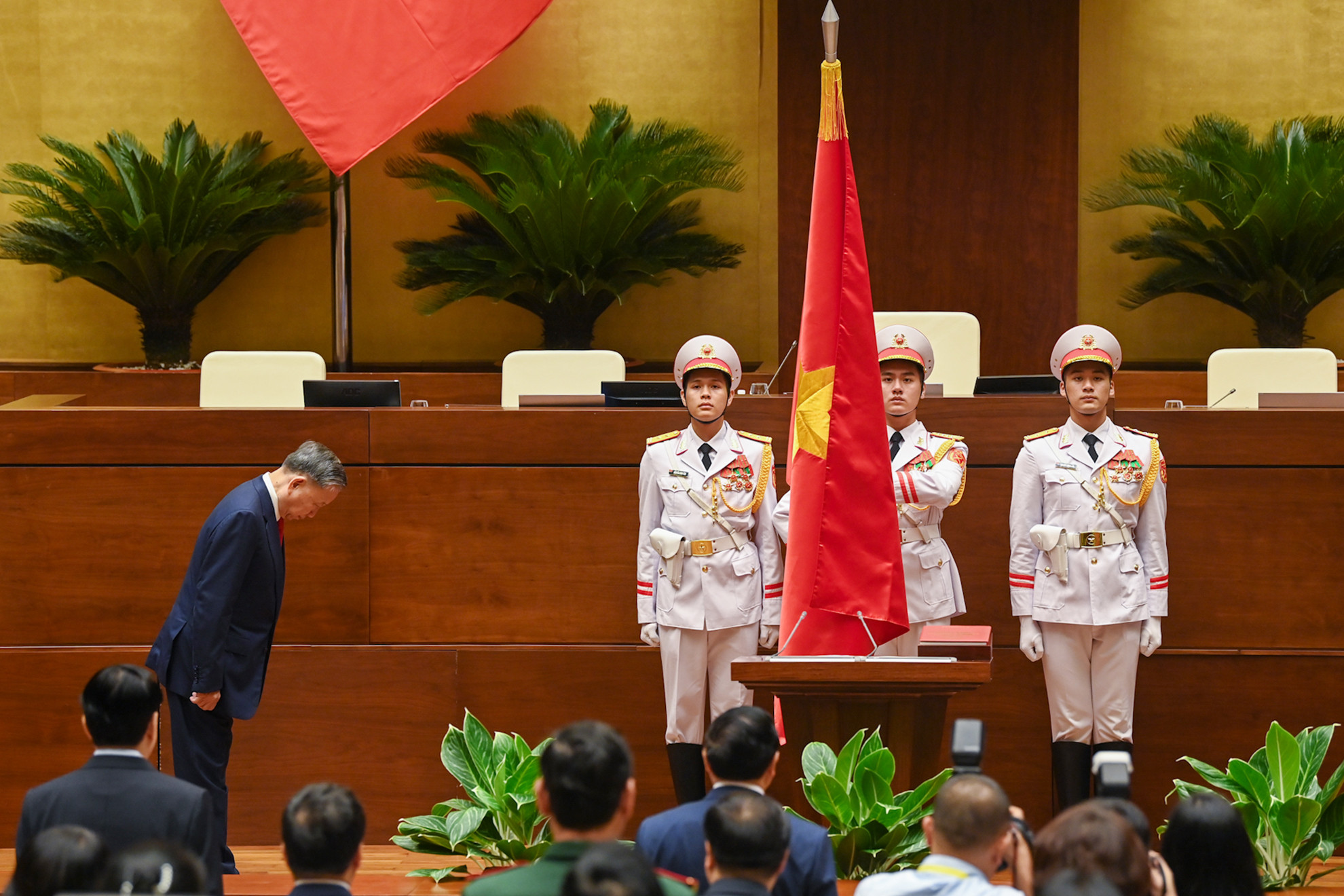 Sáng 22/5, Quốc hội khóa XV đã thông qua Nghị quyết bầu đồng chí Tô Lâm, Ủy viên Bộ Chính trị, Bộ trưởng Công an, đại biểu Quốc hội khóa XV giữ chức Chủ tịch nước, với 472/473 đại biểu tham gia biểu quyết tán thành (bằng 96,92% tổng số đại biểu Quốc hội).