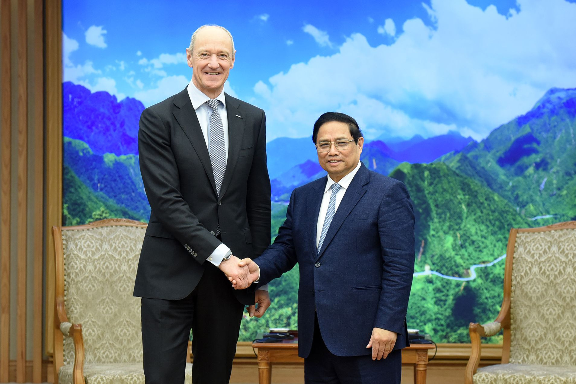 Thủ tướng Phạm Minh Chính và ông Roland Busch, Chủ tịch kiêm Tổng giám đốc Tập đoàn Siemens AG.