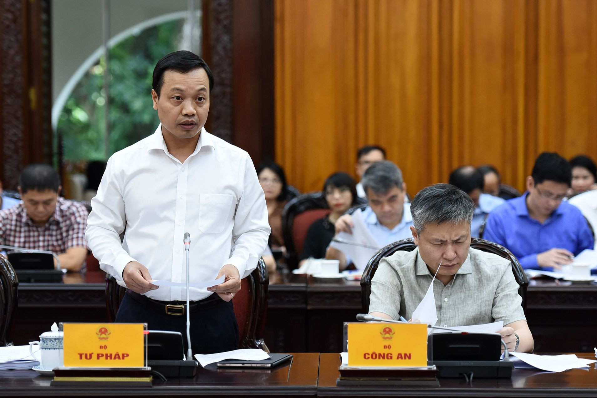 Theo đại diện lãnh đạo Bộ Tư pháp, đến nay đã nhận được báo cáo của 15 bộ, cơ quan ngang bộ, 55 địa phương và một số hiệp hội, doanh nghiệp về rà soát văn bản quy phạm pháp luật; đồng thời nhận được 594 kiến nghị đối với 13 luật.