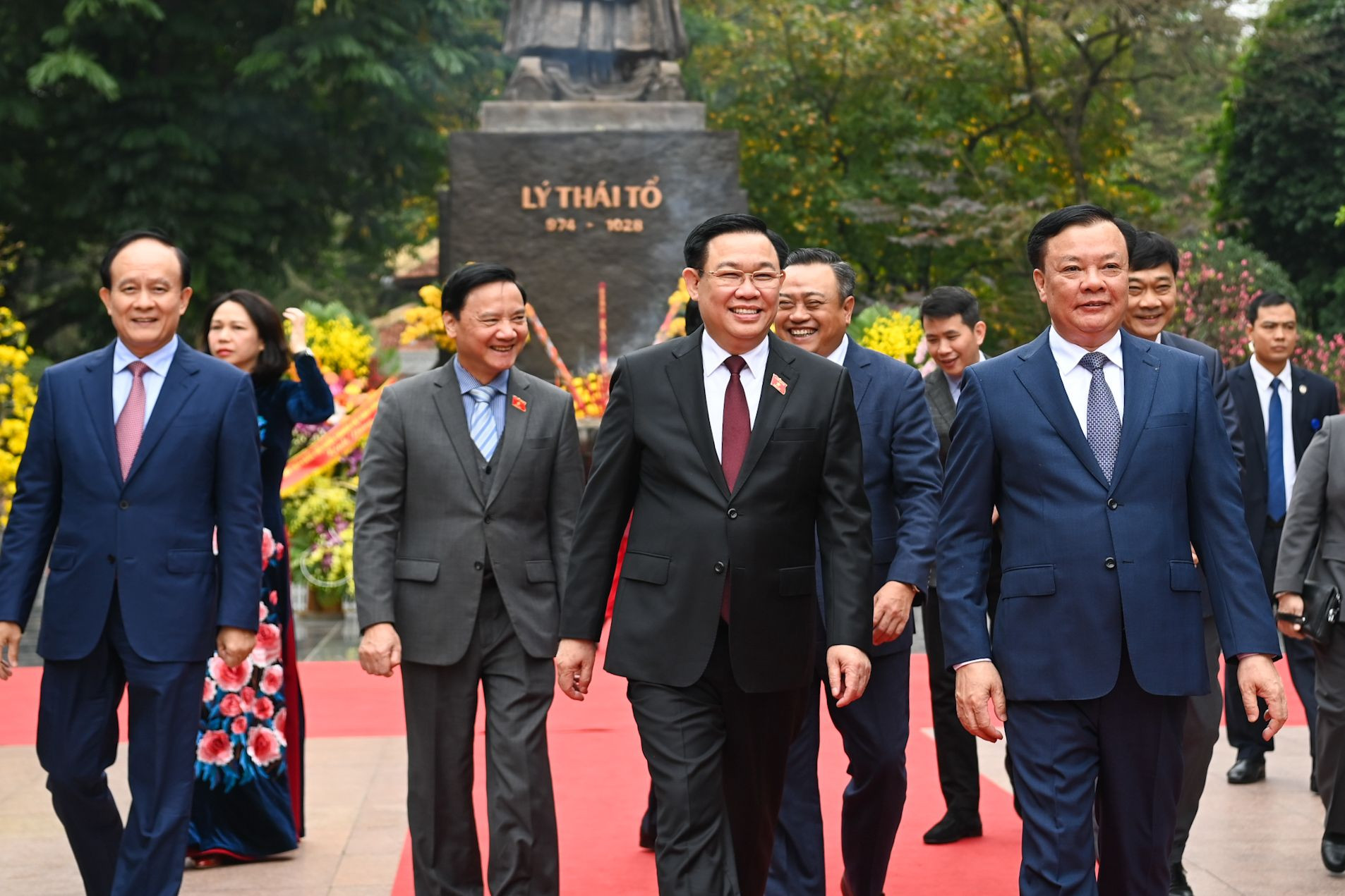 Chủ tịch Quốc hội Vương Đình Huệ, Bí thư Thành ủy Hà Nội Đinh Tiến Dũng và các đại biểu.