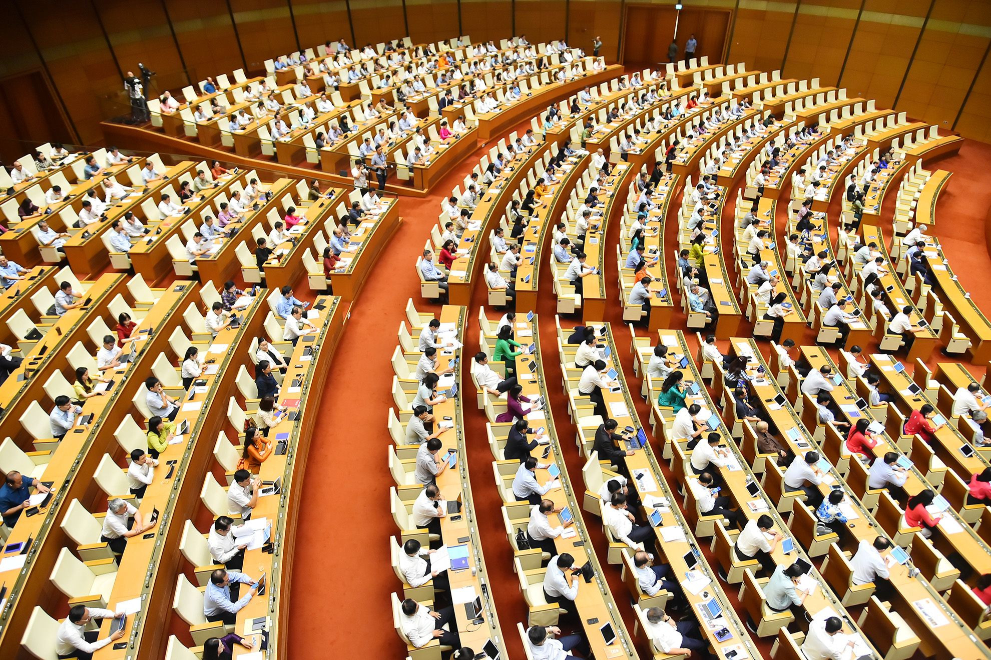 Các đại biểu Quốc hội dự phiên chất vấn và trả lời chất vấn tại Hội trường Diên Hồng.