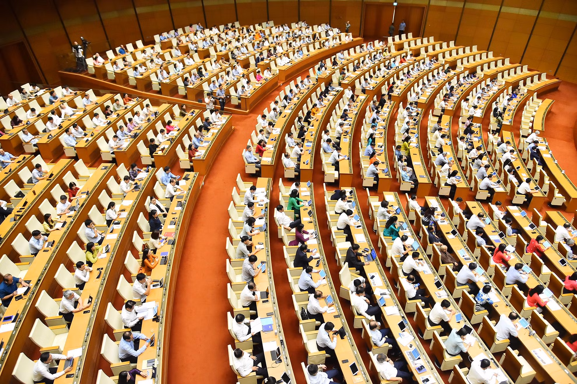 Các đại biểu Quốc hội dự phiên chất vấn và trả lời chất vấn tại Hội trường Diên Hồng.