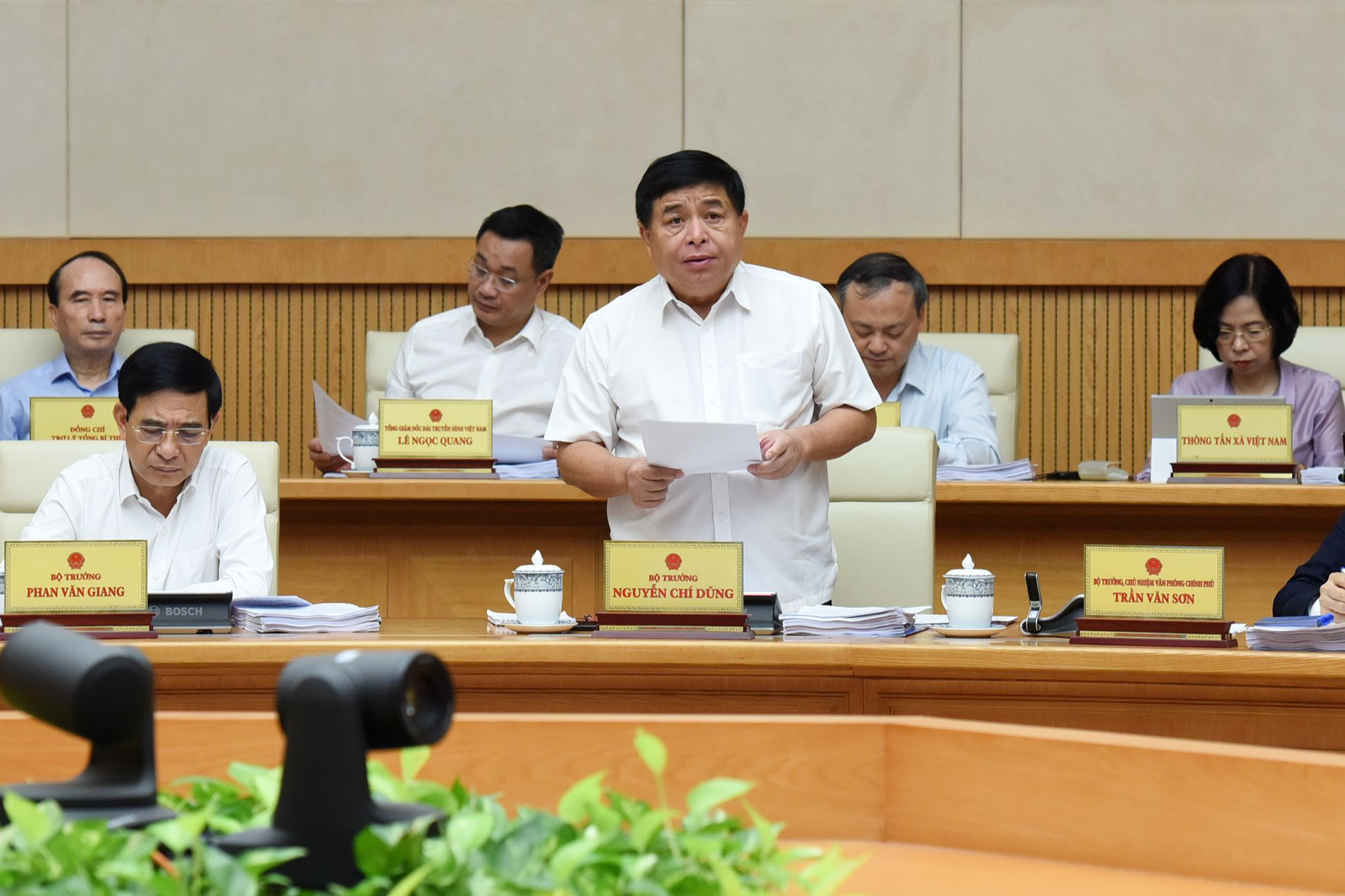 Bộ trưởng Kế hoạch Đầu tư Nguyễn Chí Dũng phát biểu tại phiên họp.