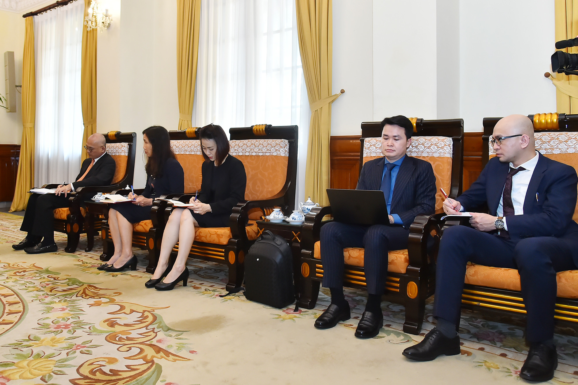 Các thành viên đoàn Việt Nam tham dự buổi tiếp.