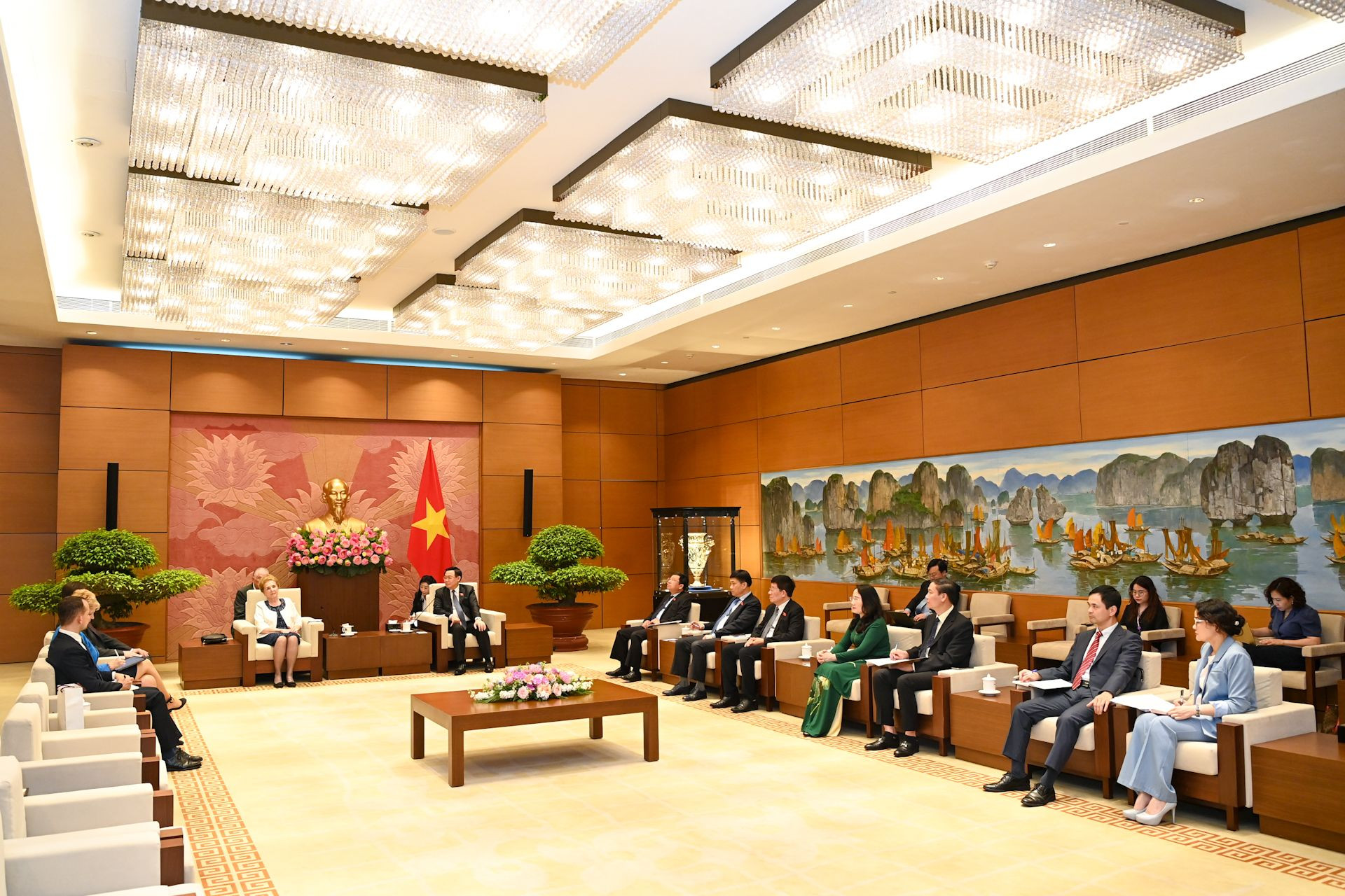 Quang cảnh buổi tiếp tại Nhà Quốc hội. Quang cảnh buổi tiếp tại Nhà Quốc hội.