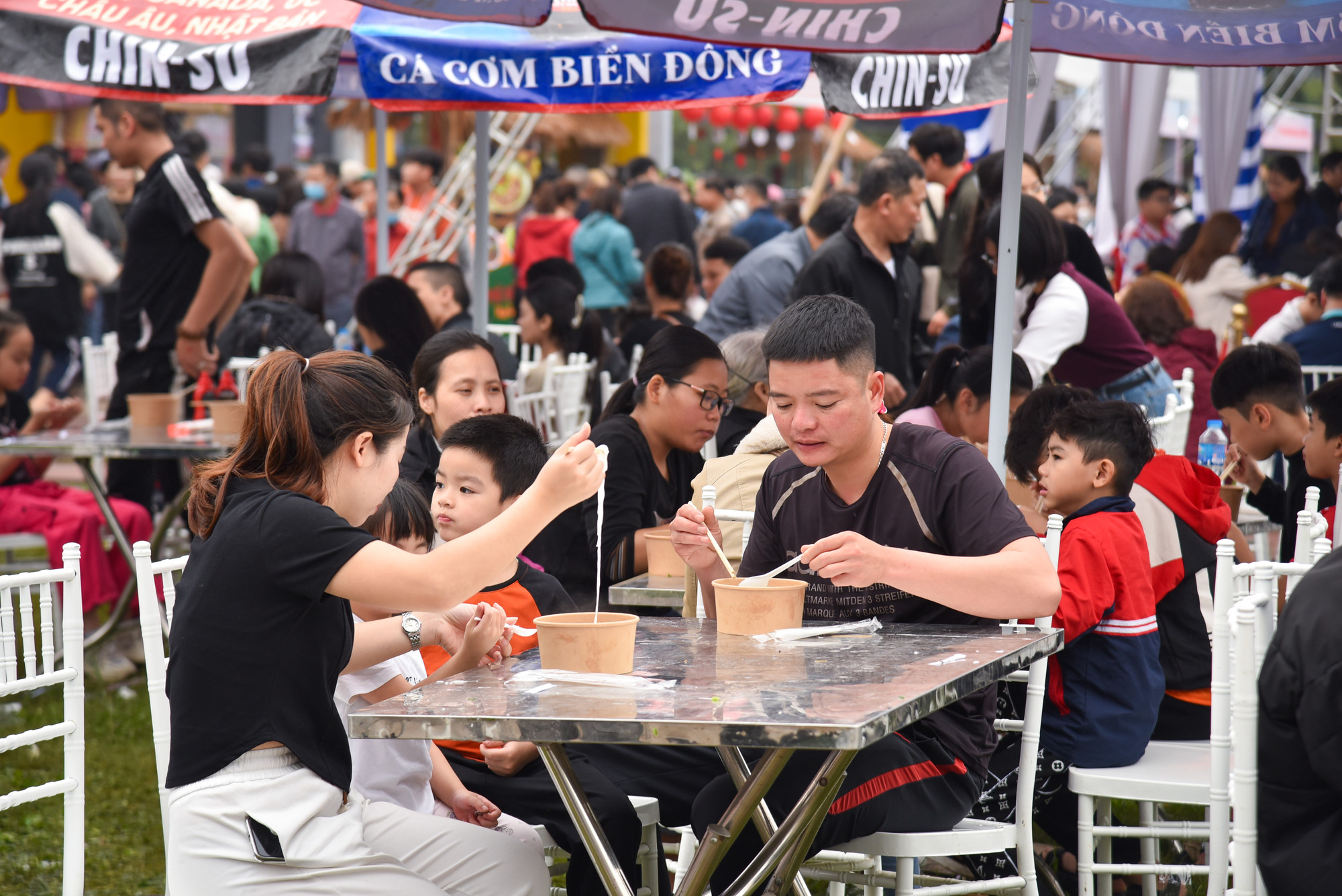 Trải qua 3 ngày diễn ra sự kiện, Festival Phở 2024 đã đón nhận hàng ngàn lượt khách, để lại nhiều dấu ấn tốt đẹp trong lòng người yêu ẩm thực.