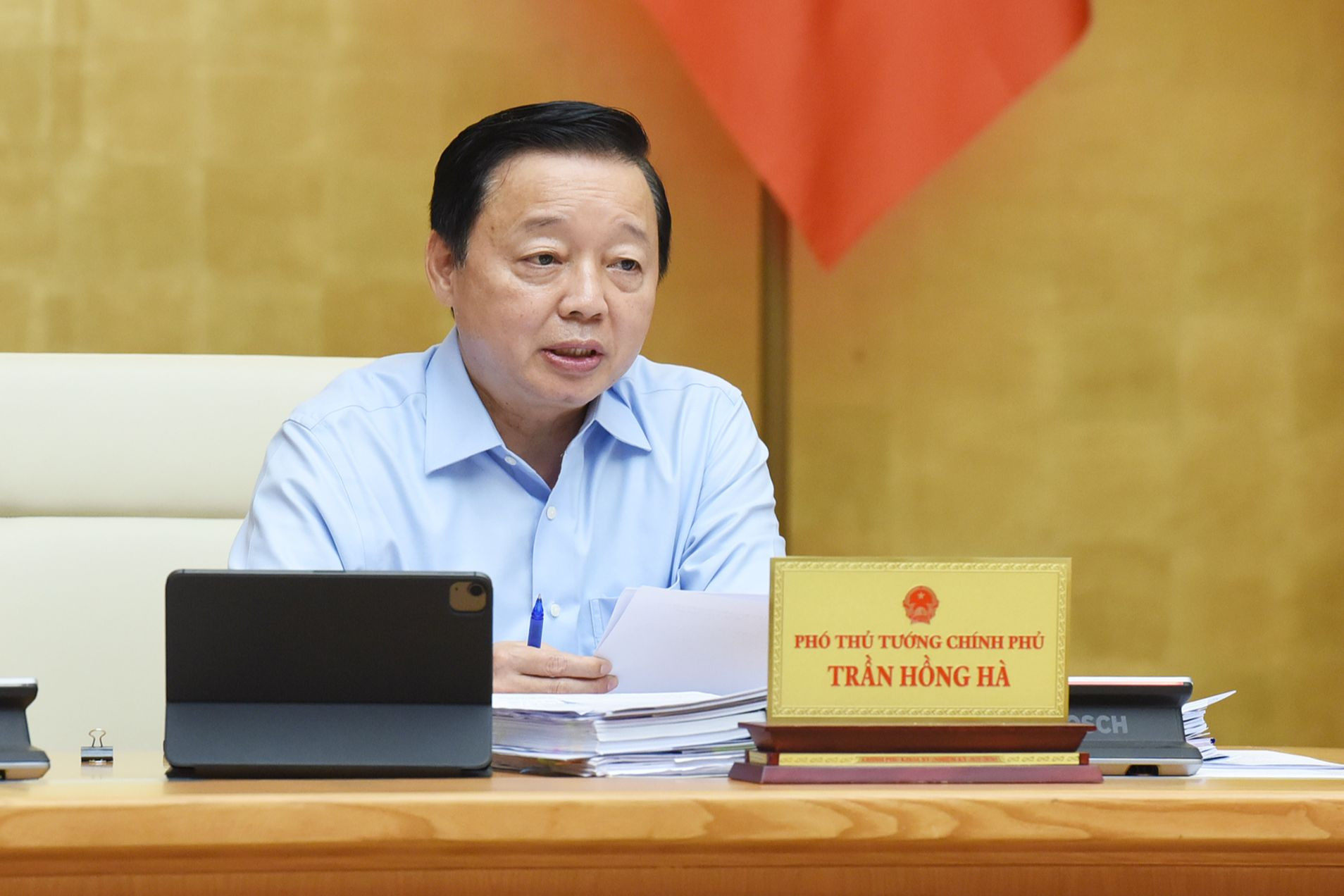 Phó Thủ tướng Trần Hồng Hà phát biểu tại phiên họp.