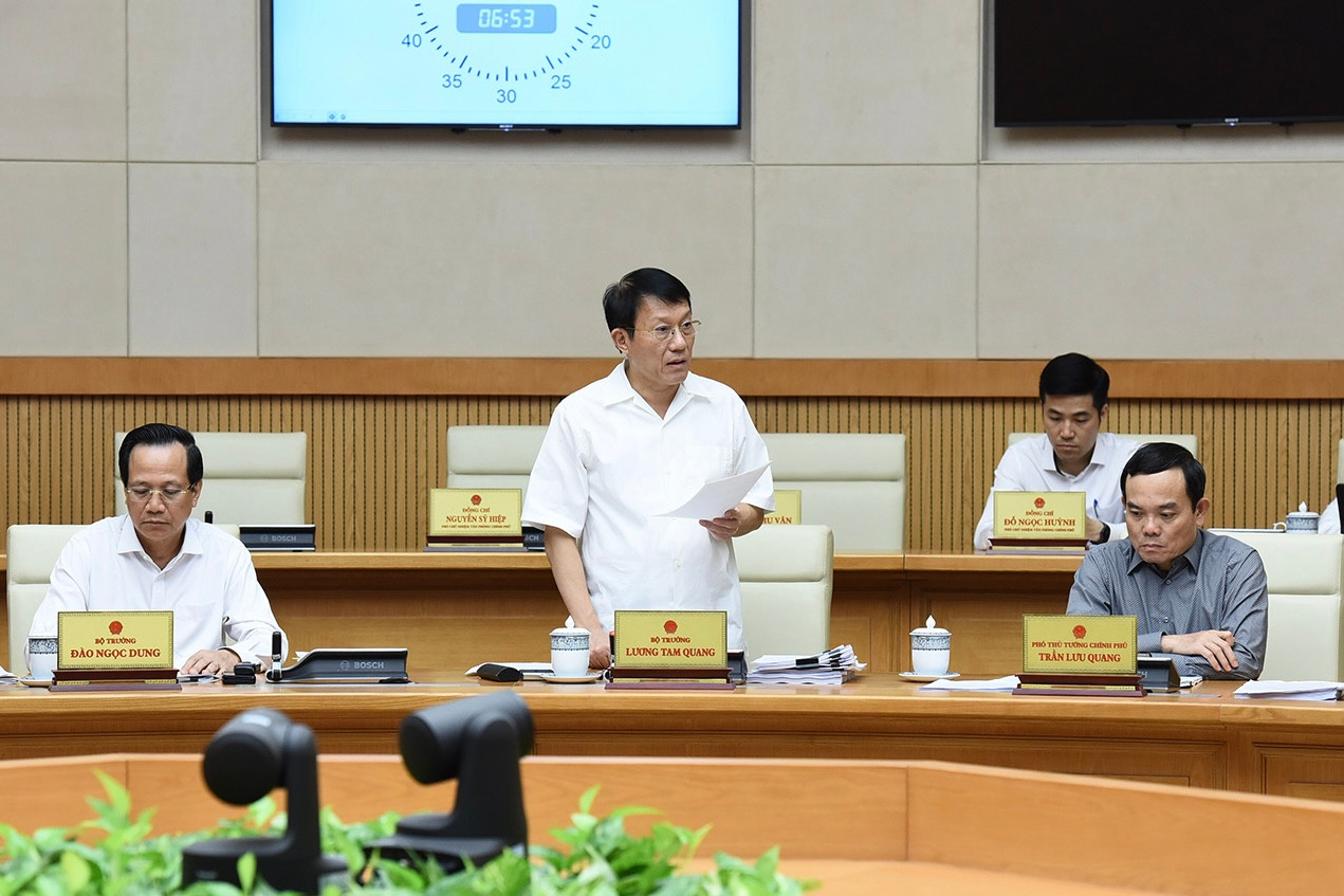 Bộ trưởng Công an Lương Tam Quang phát biểu ý kiến tại phiên họp.