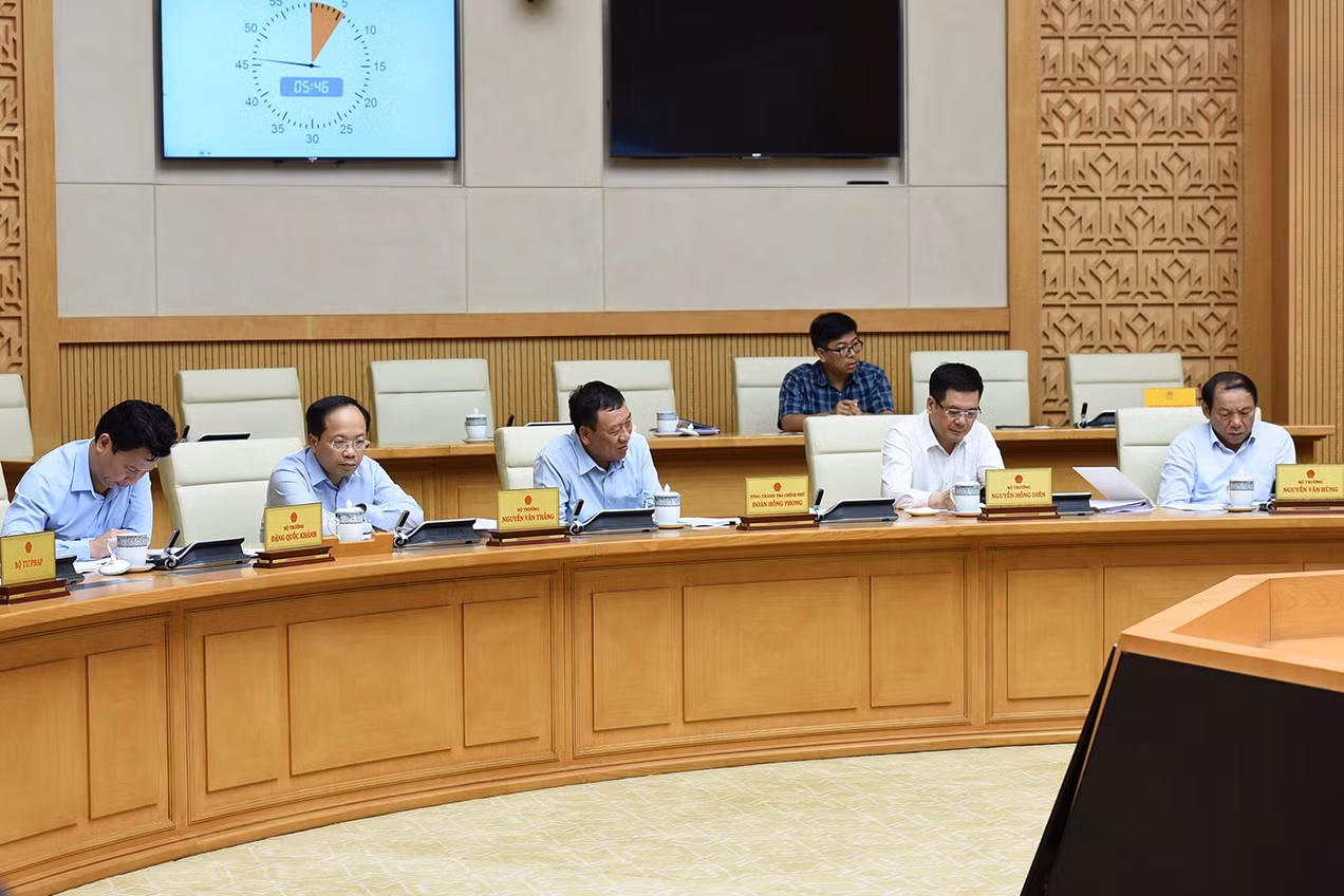 Các đại biểu tham dự phiên họp.