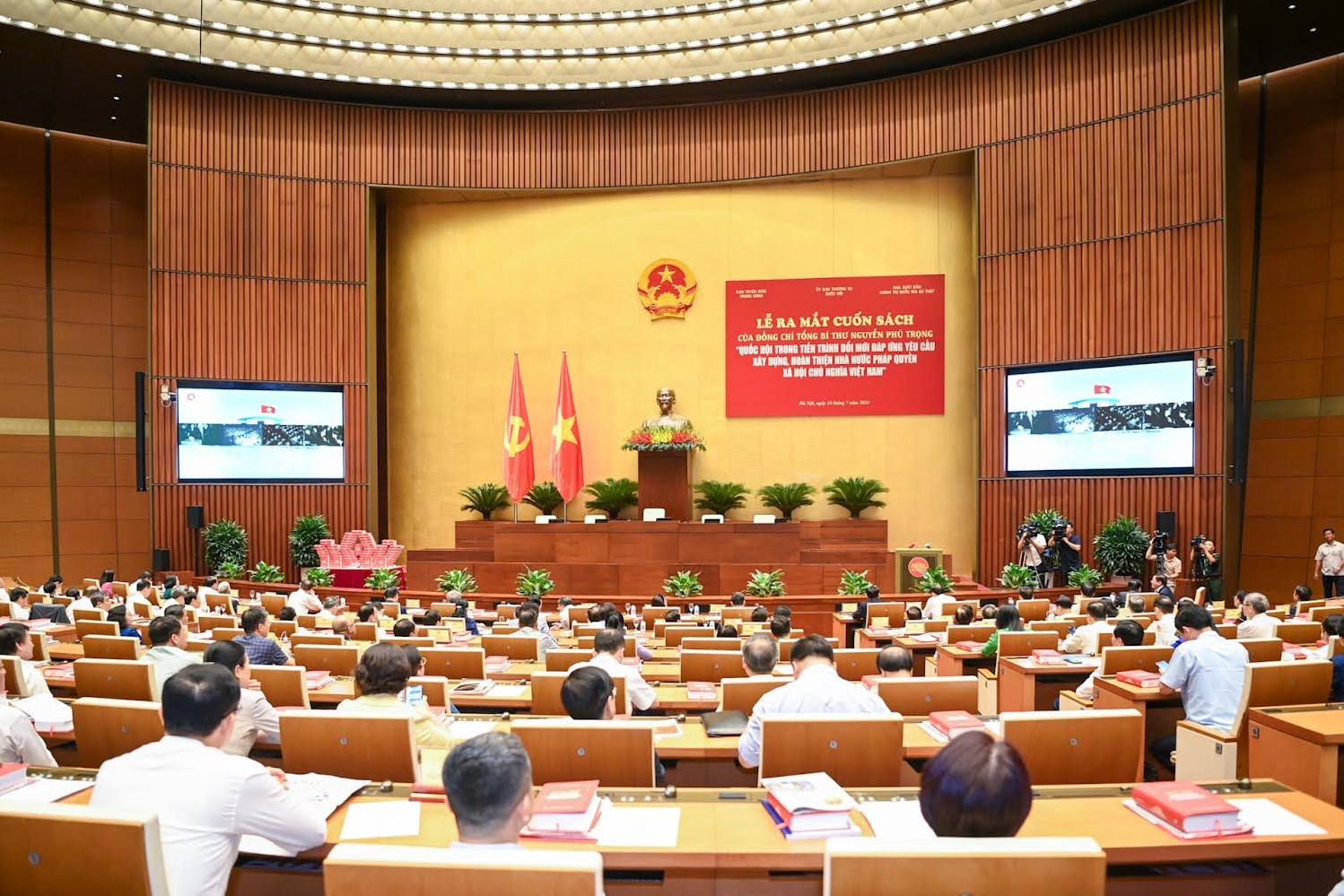 Quang cảnh buổi lễ tại Nhà Quốc hội.