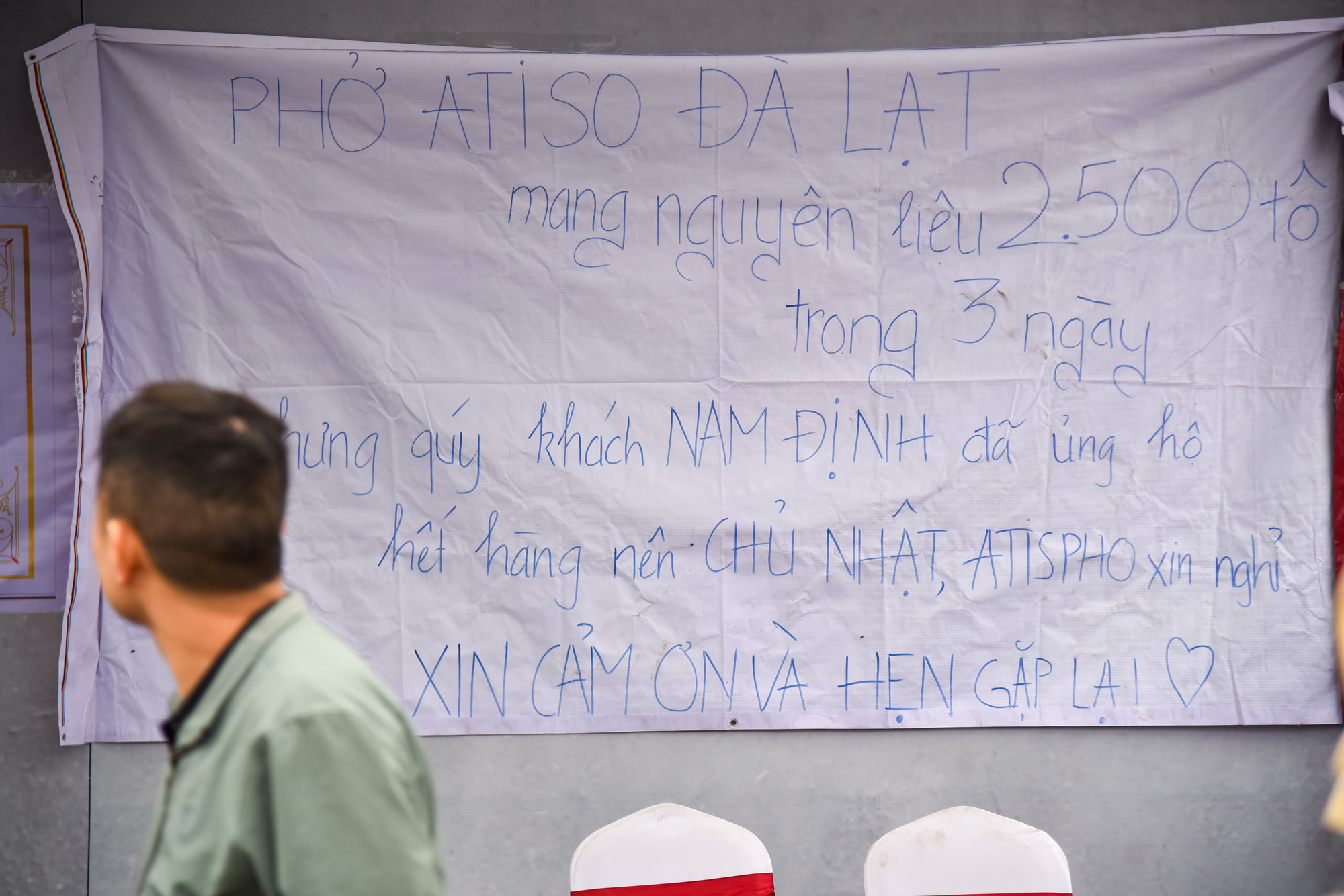 Gian hàng phở Atiso Đà Lạt sau hai ngày hoạt động hết công suất, đã phải dừng bán vì hết nguyên liệu chế biến.
