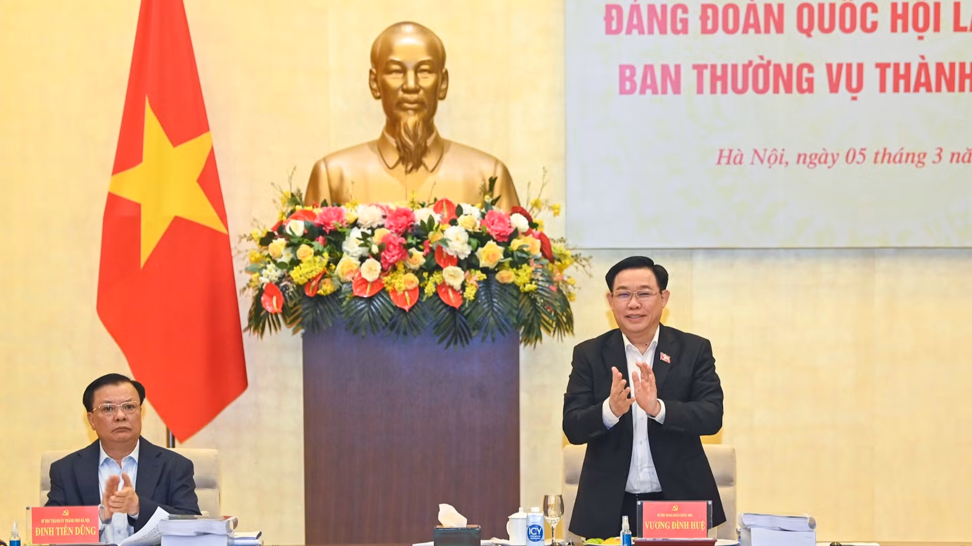 Bí thư Đảng đoàn Quốc hội, Chủ tịch Quốc hội Vương Đình Huệ chủ trì cuộc làm việc.