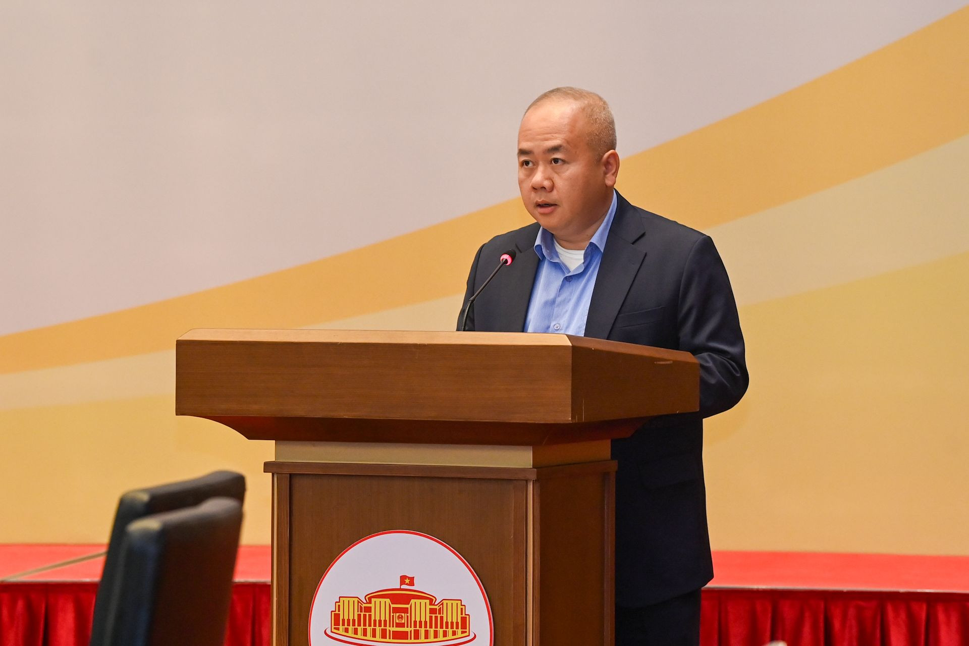 Thứ trưởng Kế hoạch và Đầu tư Đỗ Thành Trung trình bày báo cáo tại hội nghị. Thứ trưởng Kế hoạch và Đầu tư Đỗ Thành Trung trình bày báo cáo tại hội nghị.