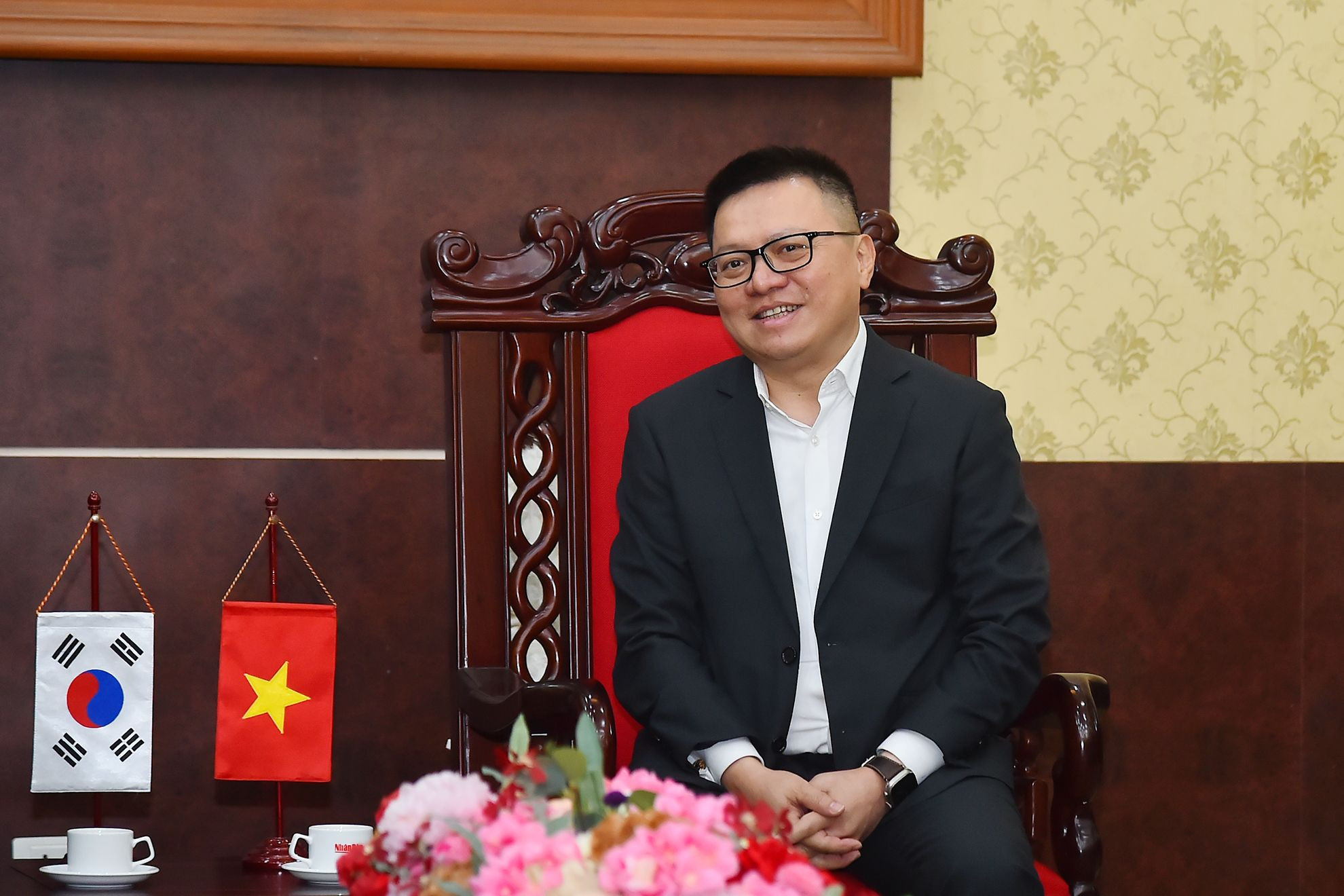 Tổng Biên tập Báo Nhân Dân Lê Quốc Minh phát biểu ý kiến tại buổi tiếp.