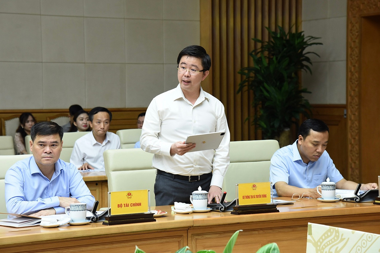 Thứ trưởng Thông tin và Truyền thông Bùi Hoàng Phương phát biểu.