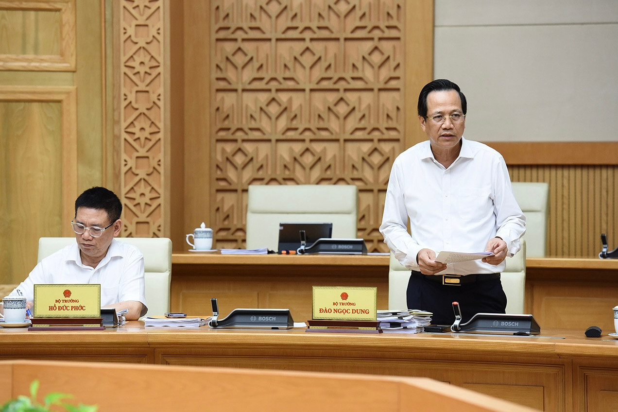 Bộ trưởng Lao động, Thương binh và Xã hội Đào Ngọc Dung phát biểu ý kiến tại phiên họp.