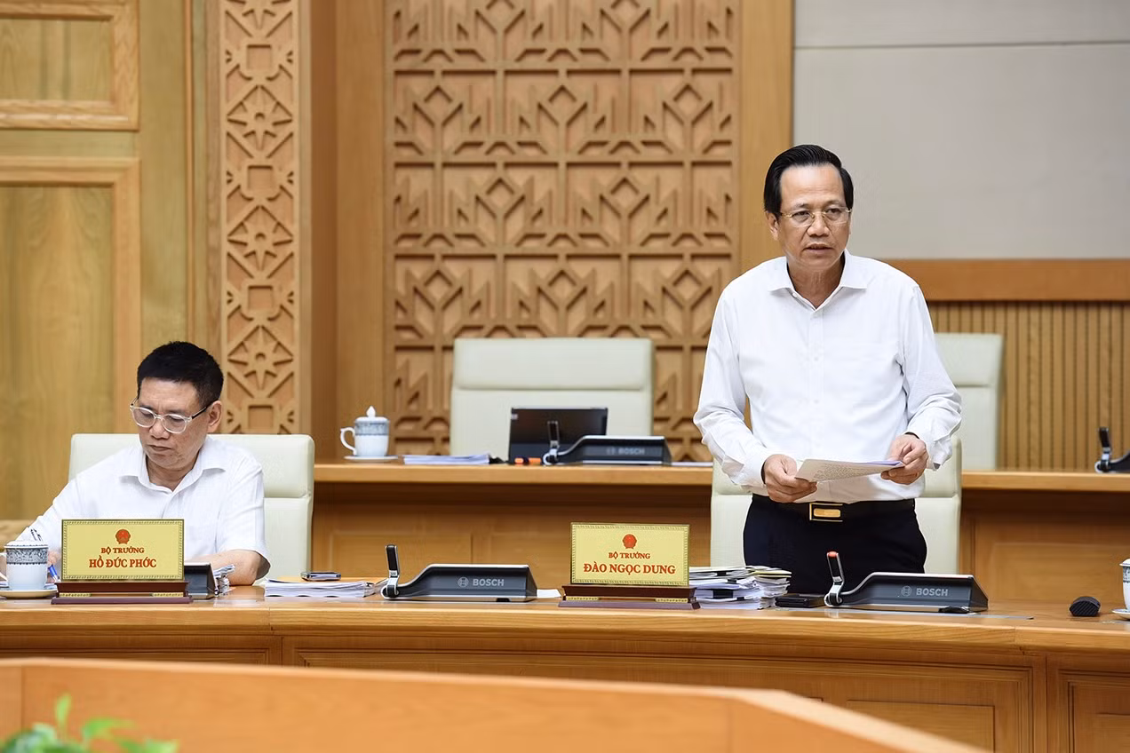 Bộ trưởng Lao động, Thương binh và Xã hội Đào Ngọc Dung phát biểu ý kiến tại phiên họp.