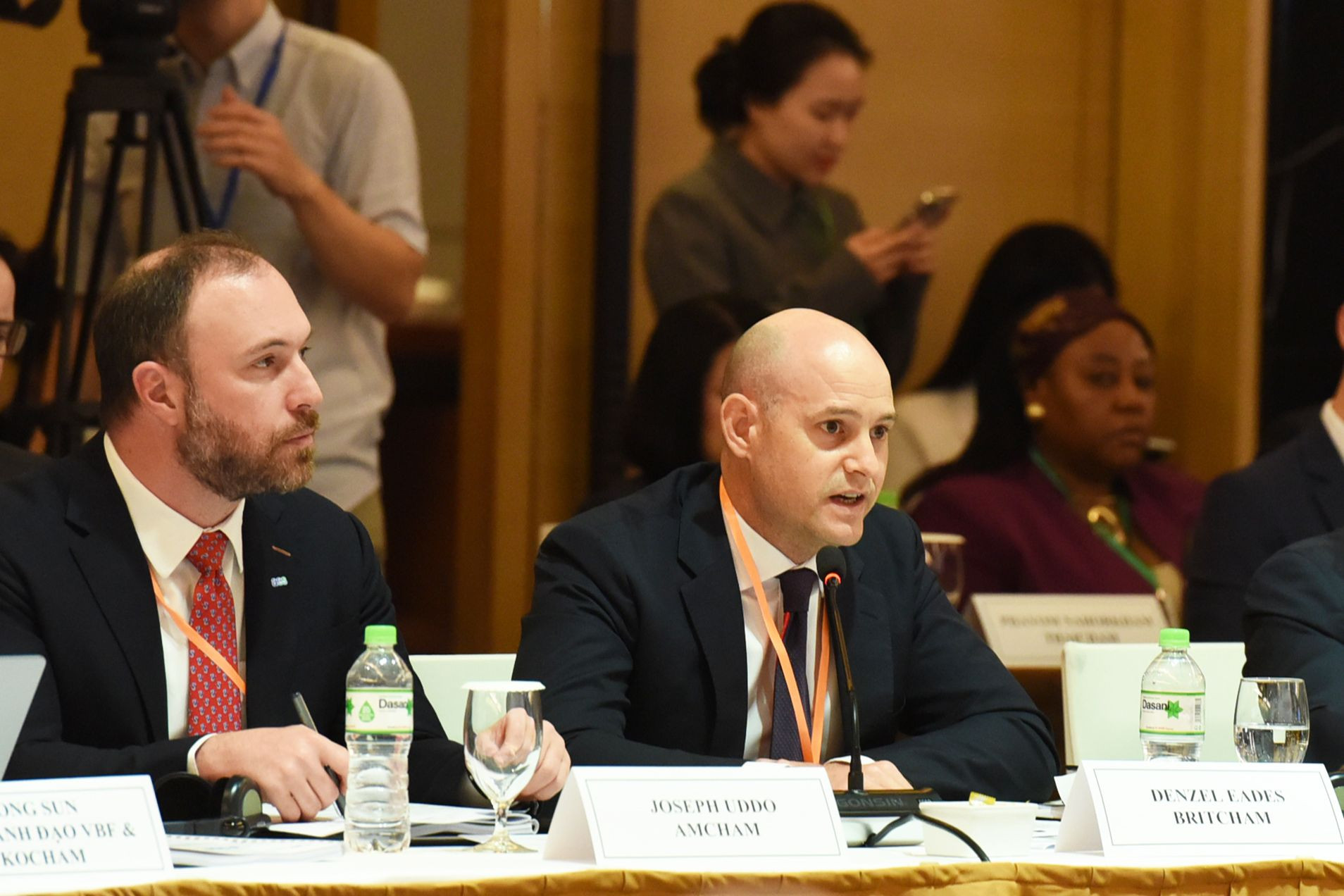 Ông Denzel Eades, Phó Chủ tịch Hiệp hội Doanh nghiệp Anh Quốc tại Việt Nam phát biểu.