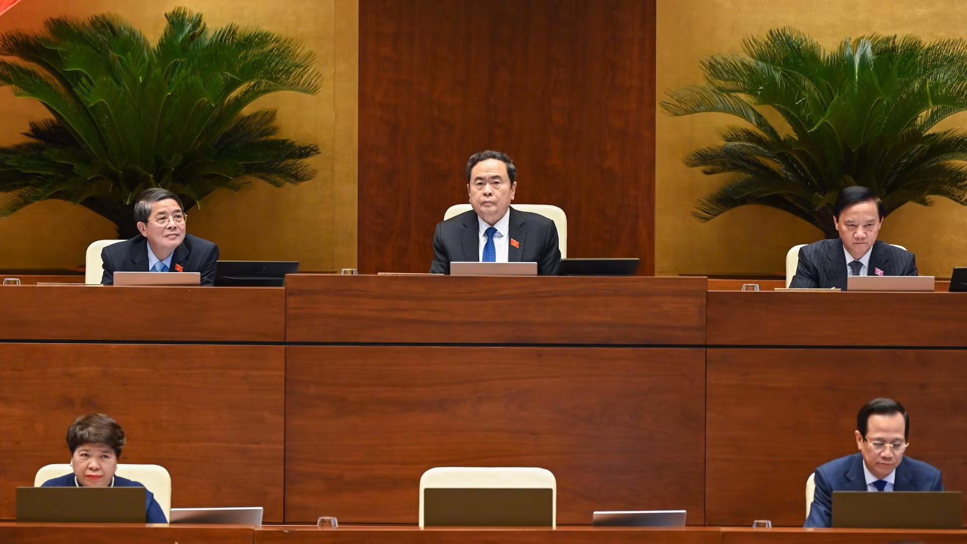 Chủ tịch Quốc hội Trần Thanh Mẫn và các Phó Chủ tịch Quốc hội tại phiên họp.