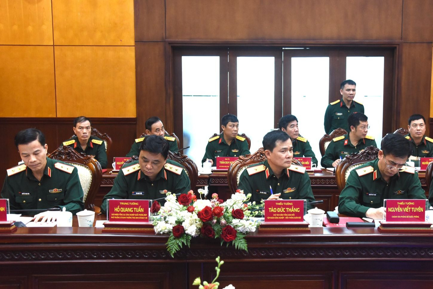 Đại diện lãnh đạo các đơn vị quân đội tham dự buổi làm việc. Đại diện lãnh đạo các đơn vị quân đội tham dự buổi làm việc.