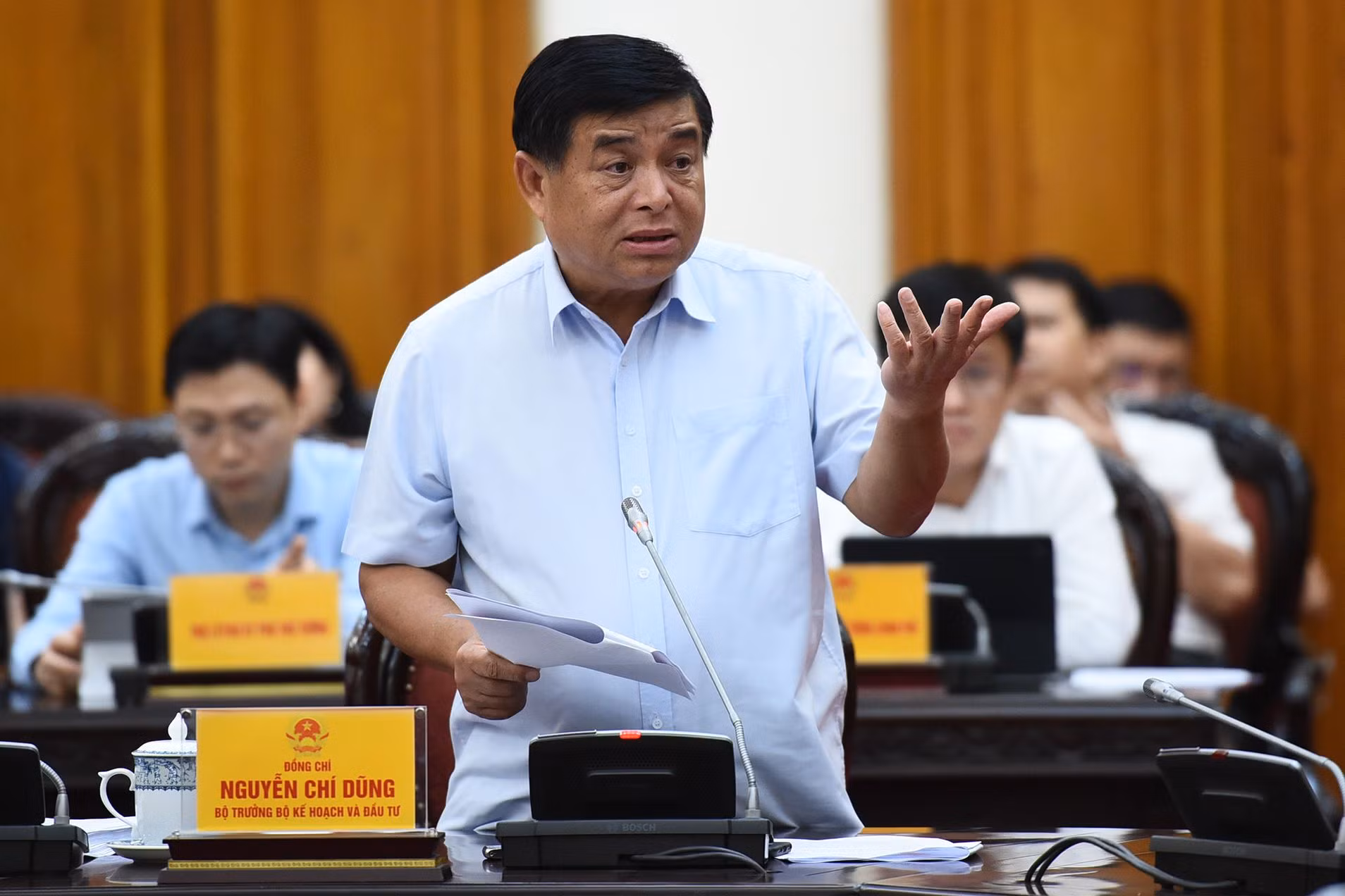 Bộ trưởng Kế hoạch và Đầu tư Nguyễn Chí Dũng phát biểu tại phiên họp.