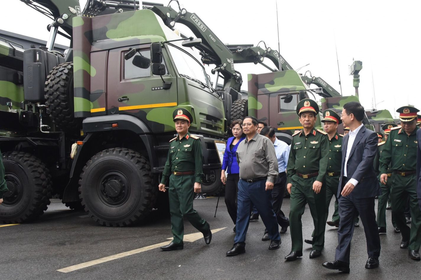 Thủ tướng Phạm Minh Chính tham quan trưng bày sản phẩm công nghệ cao của Tập đoàn Viettel. Thủ tướng Phạm Minh Chính tham quan trưng bày sản phẩm công nghệ cao của Tập đoàn Viettel.
