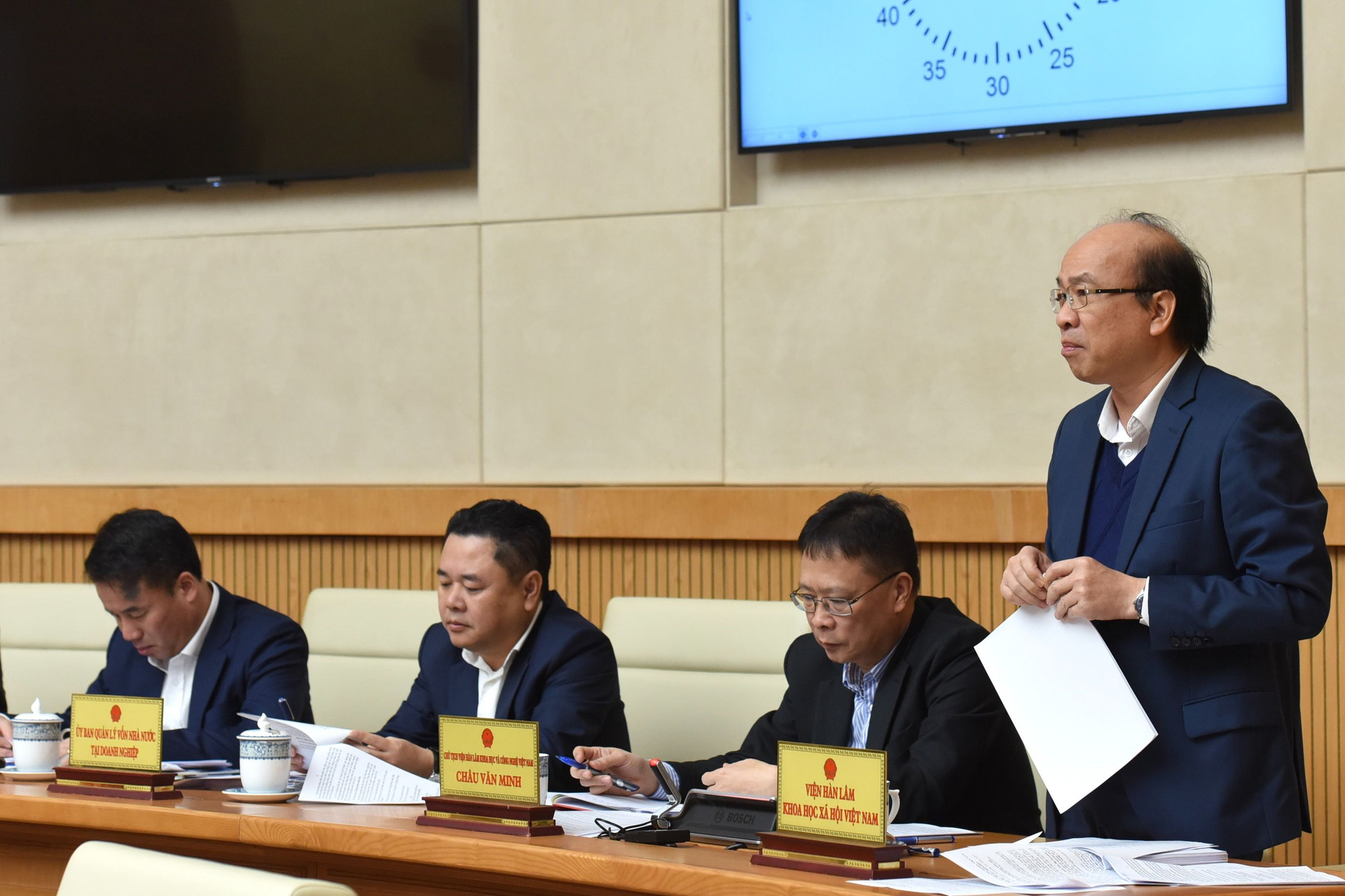 Chủ tịch Viện Hàn lâm Khoa học xã hội Việt Nam Phan Chí Hiếu phát biểu.