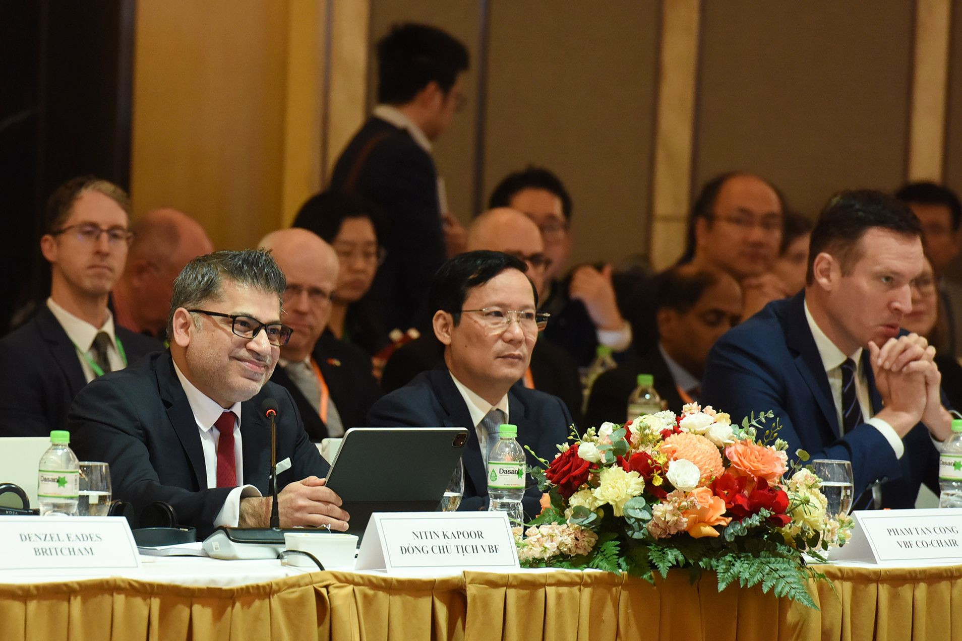 Ông Nitin Kapoor, đồng Chủ tịch VBF đưa ra thông điệp mạnh mẽ: "Chúng ta hãy sát cánh cùng Việt Nam để chăm sóc hành tinh, đạt mục tiêu tăng trưởng xanh tương lai".