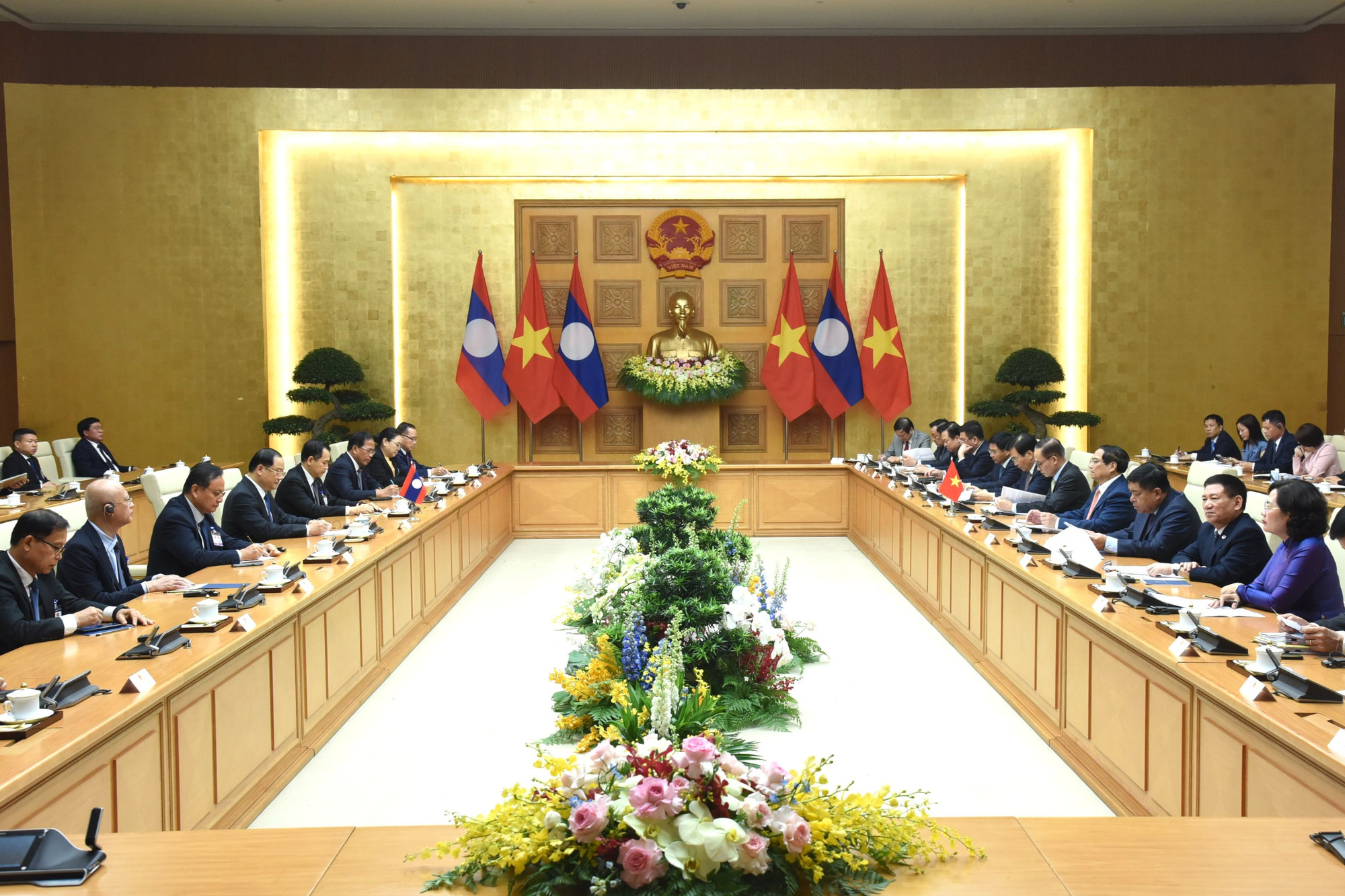 Quang cảnh buổi làm việc.