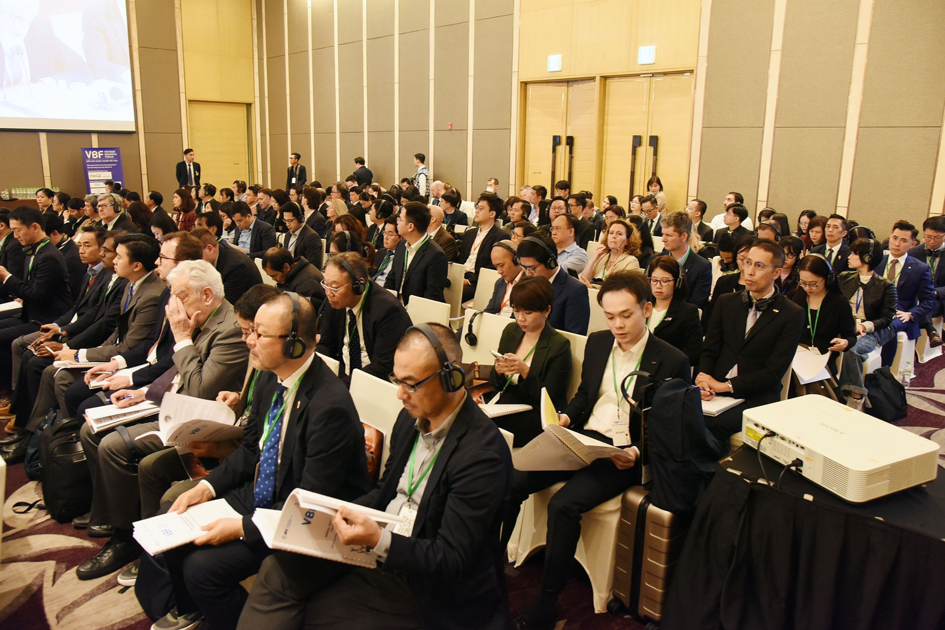 Các đại biểu tham dự Diễn đàn.