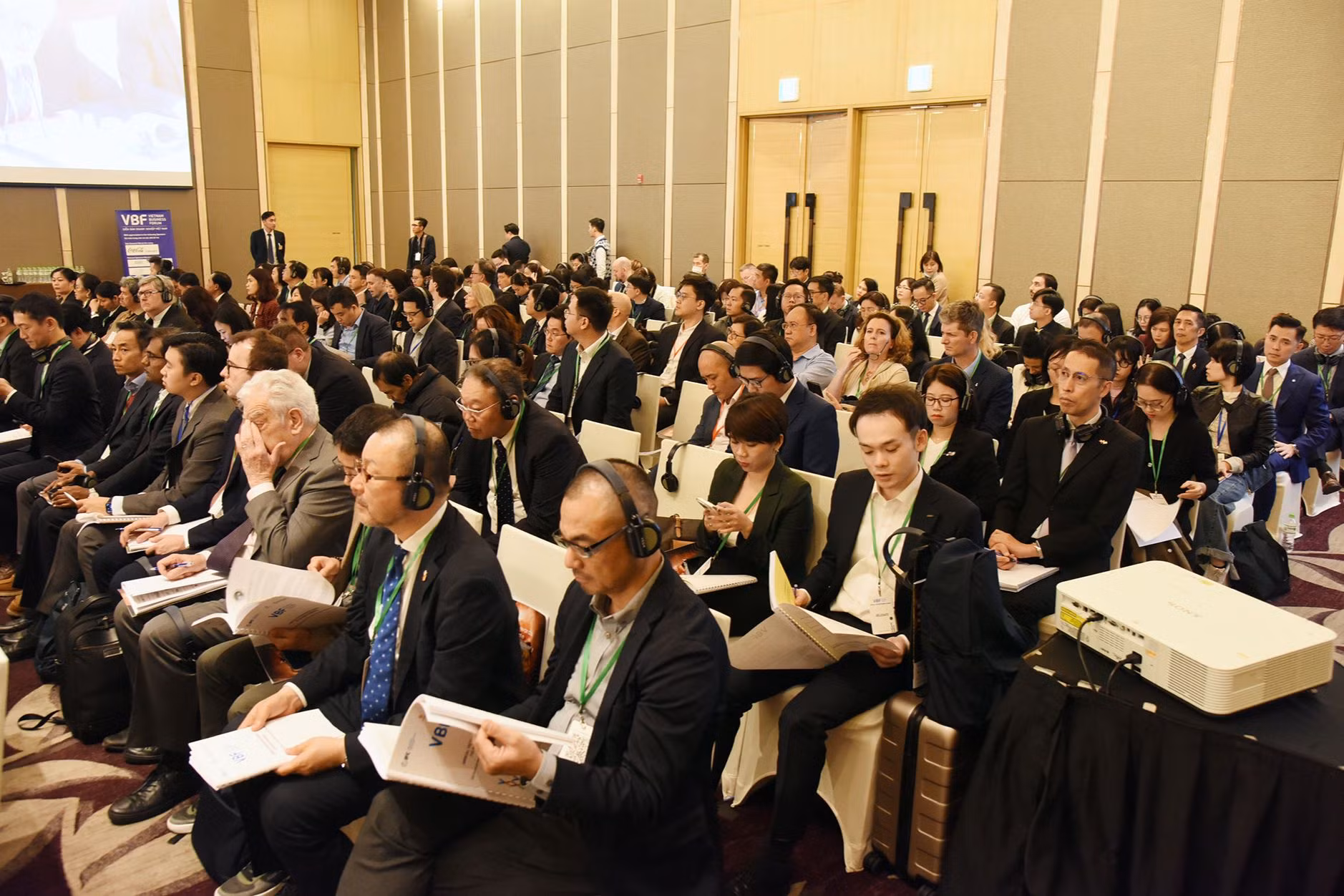 Các đại biểu tham dự Diễn đàn.