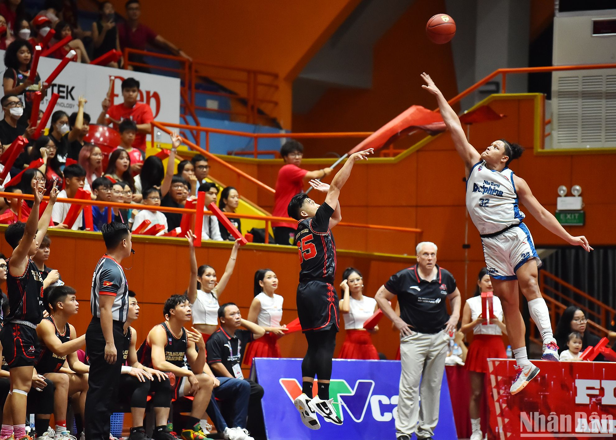 Các tình huống ném 3 điểm thành công giúp Thang Long Warriors không bị Nha Trang Dolphins bỏ cách quá xa trong phần lớn thời gian của trận đấu.