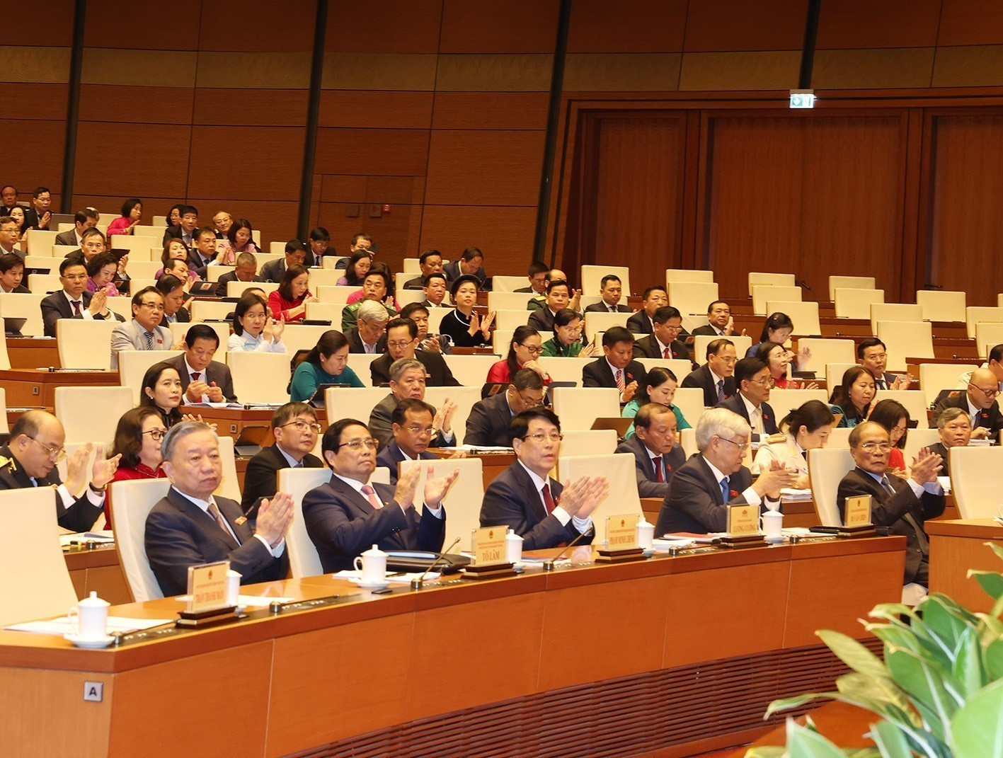 Tổng Bí thư, Chủ tịch nước Tô Lâm cùng các đồng chí lãnh đạo và nguyên lãnh đạo Đảng, Nhà nước dự Kỳ họp thứ 8, Quốc hội khóa XV. Ảnh: Trí Dũng – TTXVN