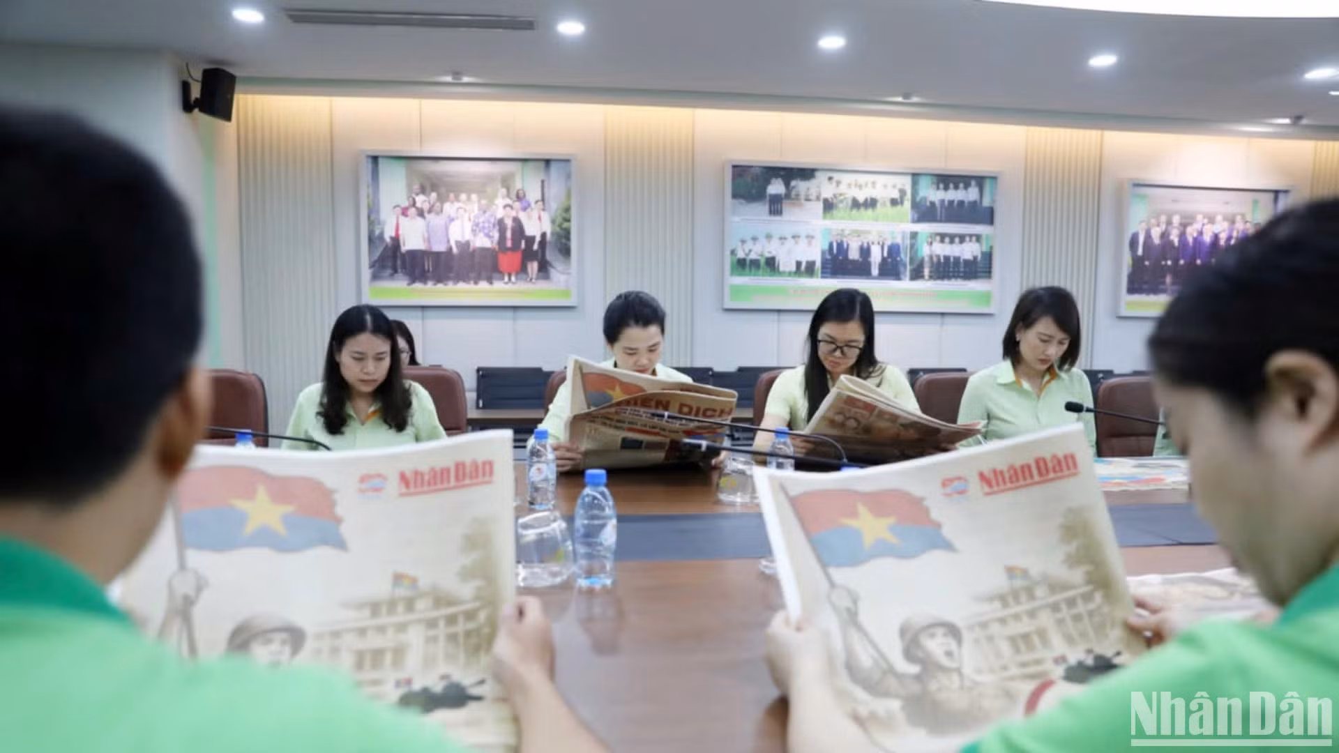 Ấn phẩm thông tin đặc biệt với công nghệ QR mang lại một trải nghiệm thông tin mới mẻ với bạn đọc tỉnh Thái Bình. Ấn phẩm thông tin đặc biệt với công nghệ QR mang lại một trải nghiệm thông tin mới mẻ với bạn đọc tỉnh Thái Bình.