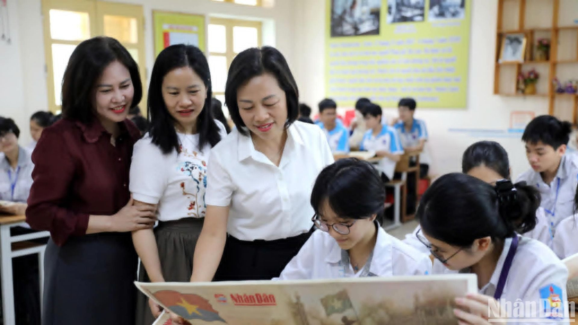 Các trường học trên địa bàn tỉnh Thái Bình cũng rất quan tâm đến ấn phẩm đặc biệt do Báo Nhân Dân phát hành.