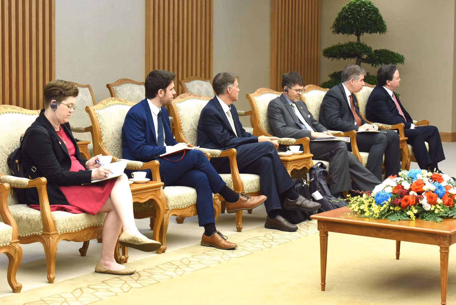 Các thành viên đi cùng Bộ trưởng Tài chính Hoa Kỳ Janet Yellen.