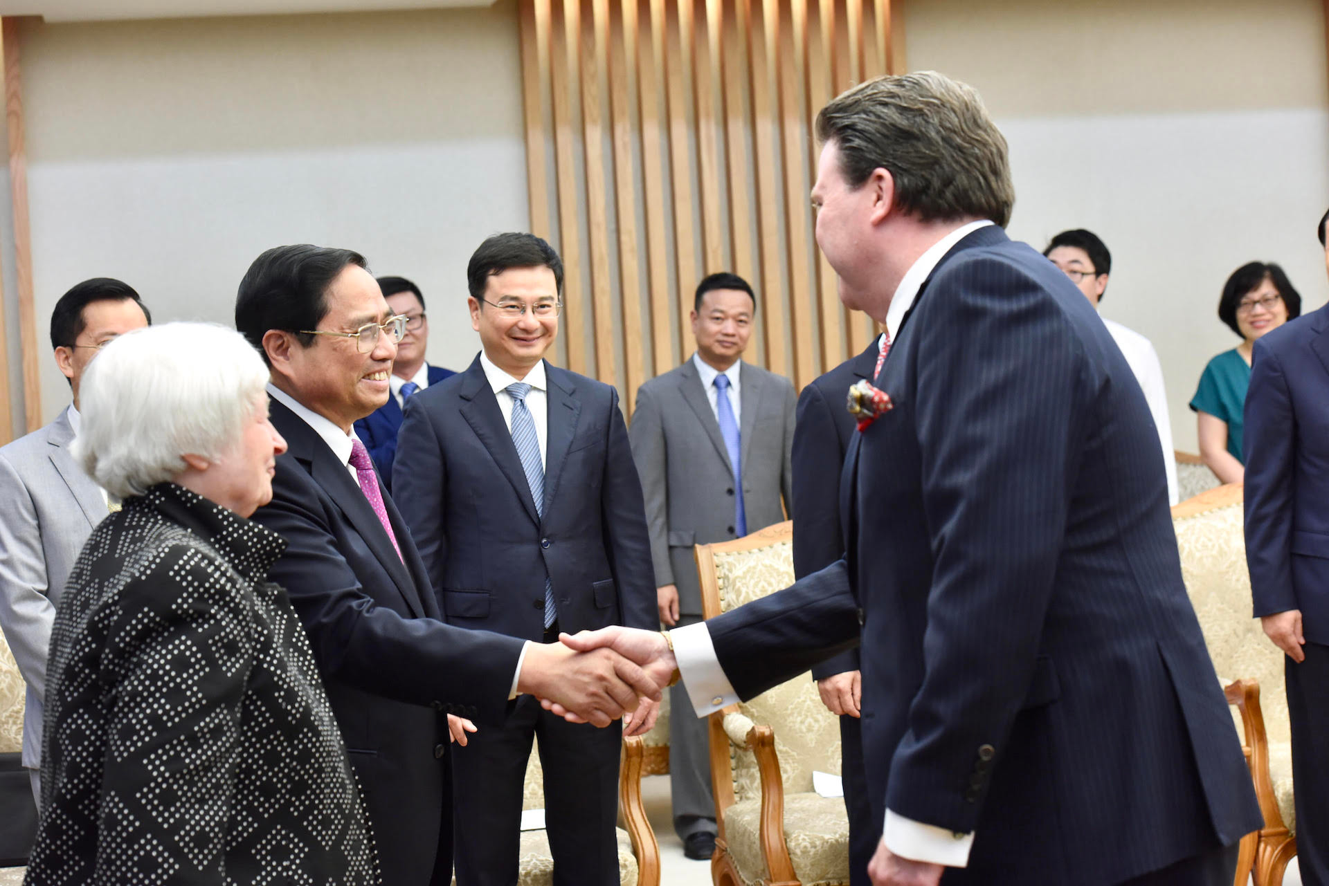 Thủ tướng Phạm Minh Chính với các thành viên đi cùng Bộ trưởng Tài chính Hoa Kỳ Janet Yellen.