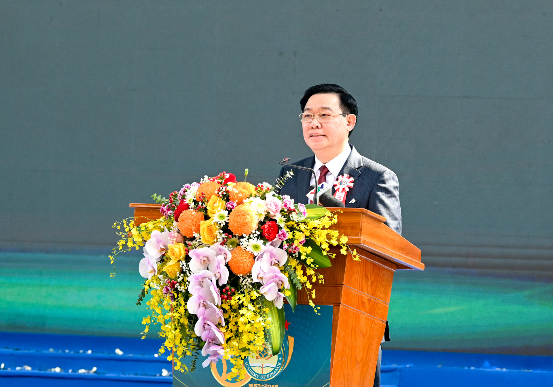 Chủ tịch Quốc hội Vương Đình Huệ phát biểu tại lễ kỷ niệm 60 năm Học viện Tài chính.