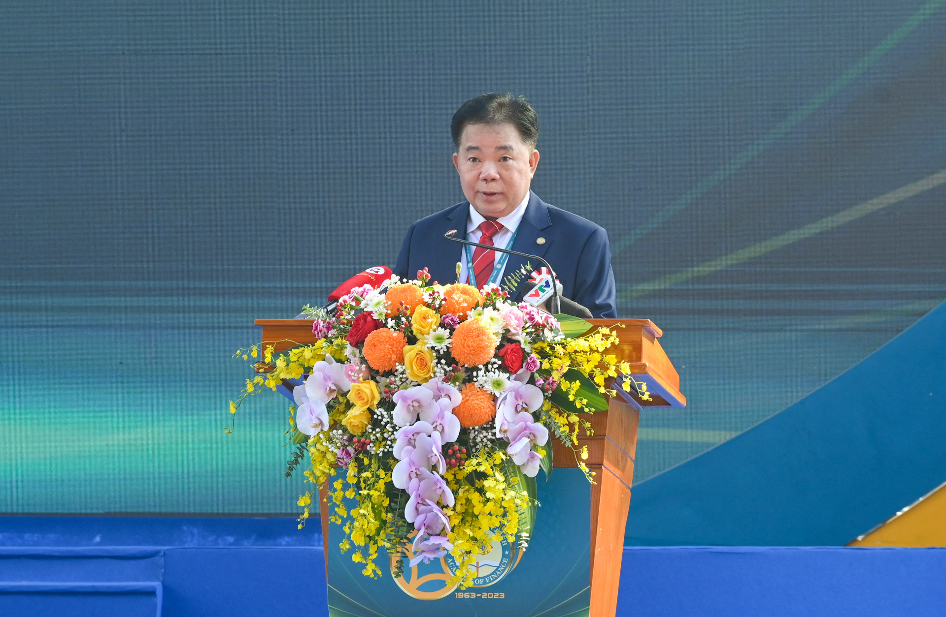 Phó Giáo sư, Nhà giáo Nhân dân Nguyễn Trọng Cơ, Giám đốc Học viện Tài chính đọc diễn văn tại lễ kỷ niệm.