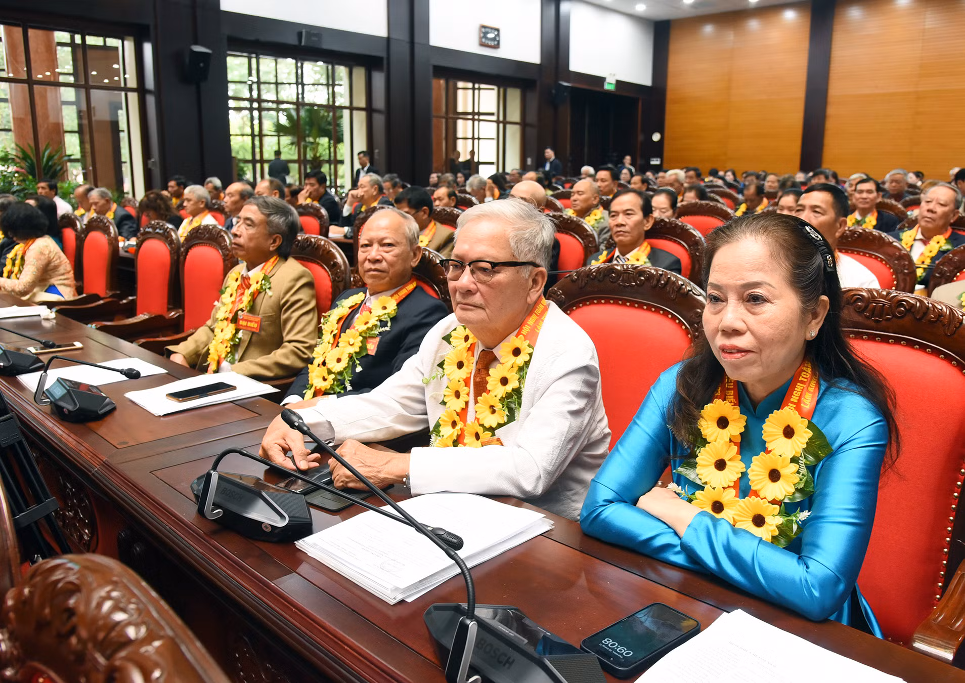 Các đại biểu người cao tuổi tiêu biểu làm kinh tế giỏi lần thứ IV tham dự hội nghị.