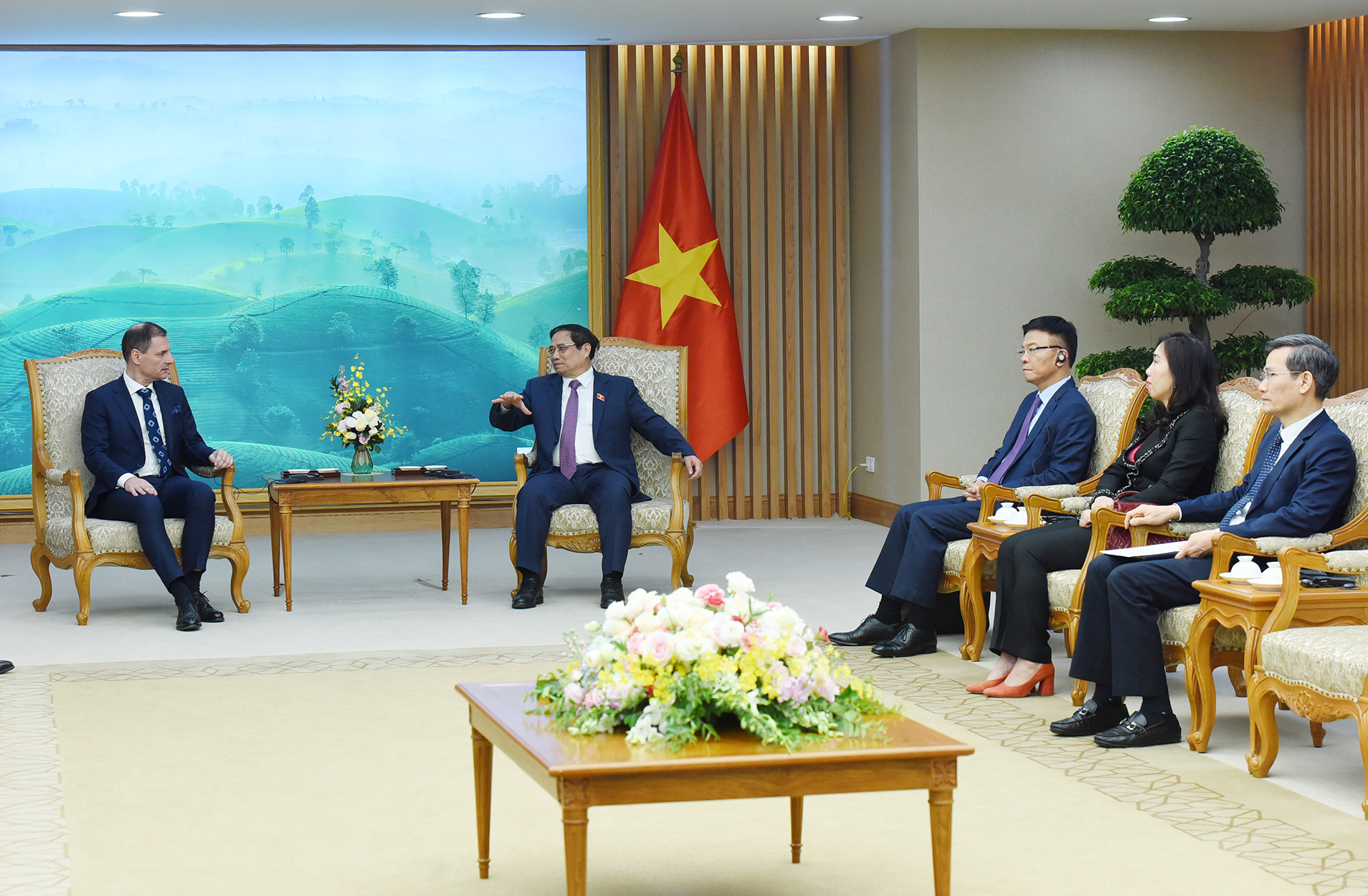 Đại diện lãnh đạo các bộ, ban ngành của Chính phủ Việt Nam cùng tham dự buổi tiếp.